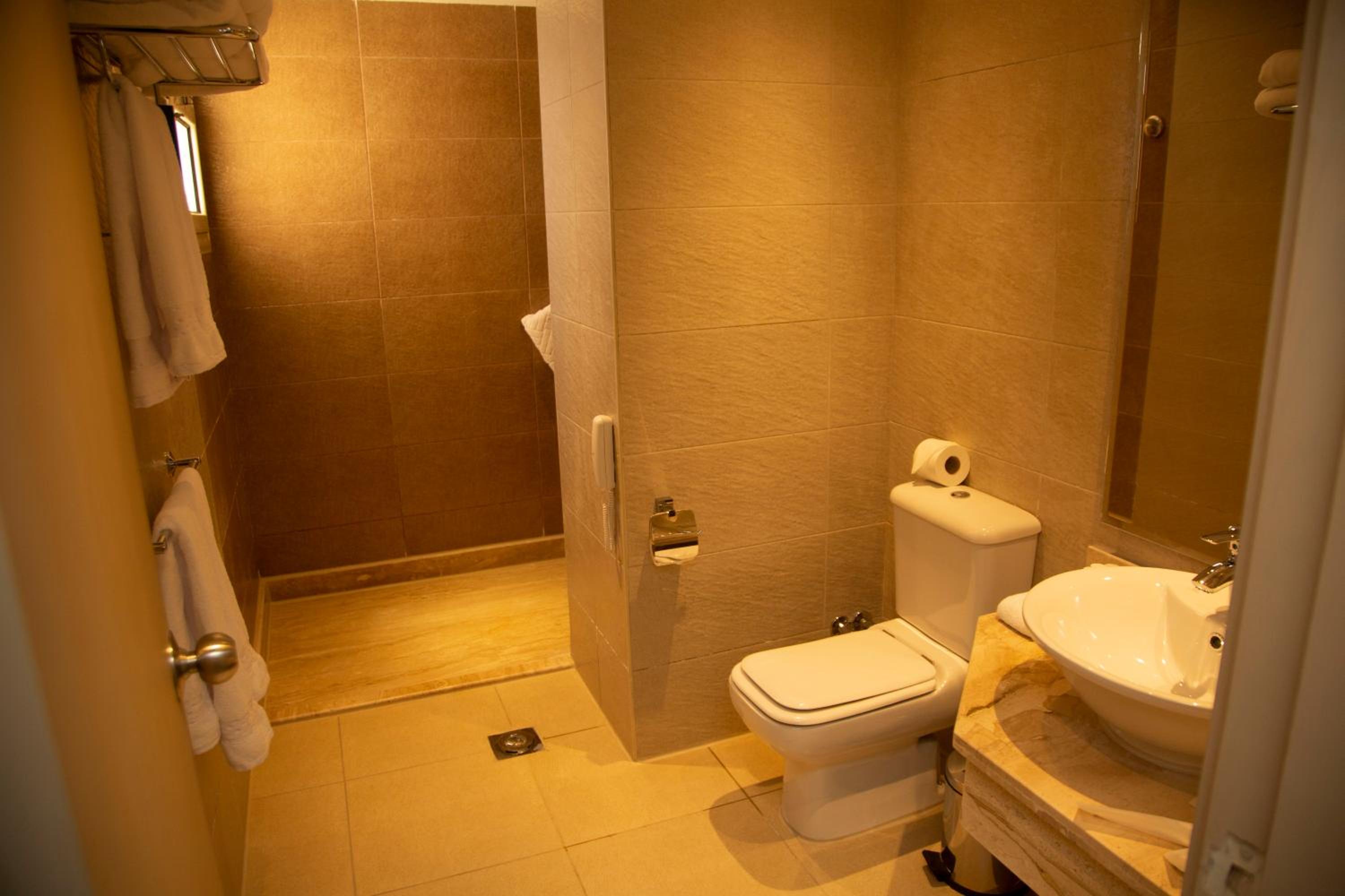 Family Suite - Photo 11