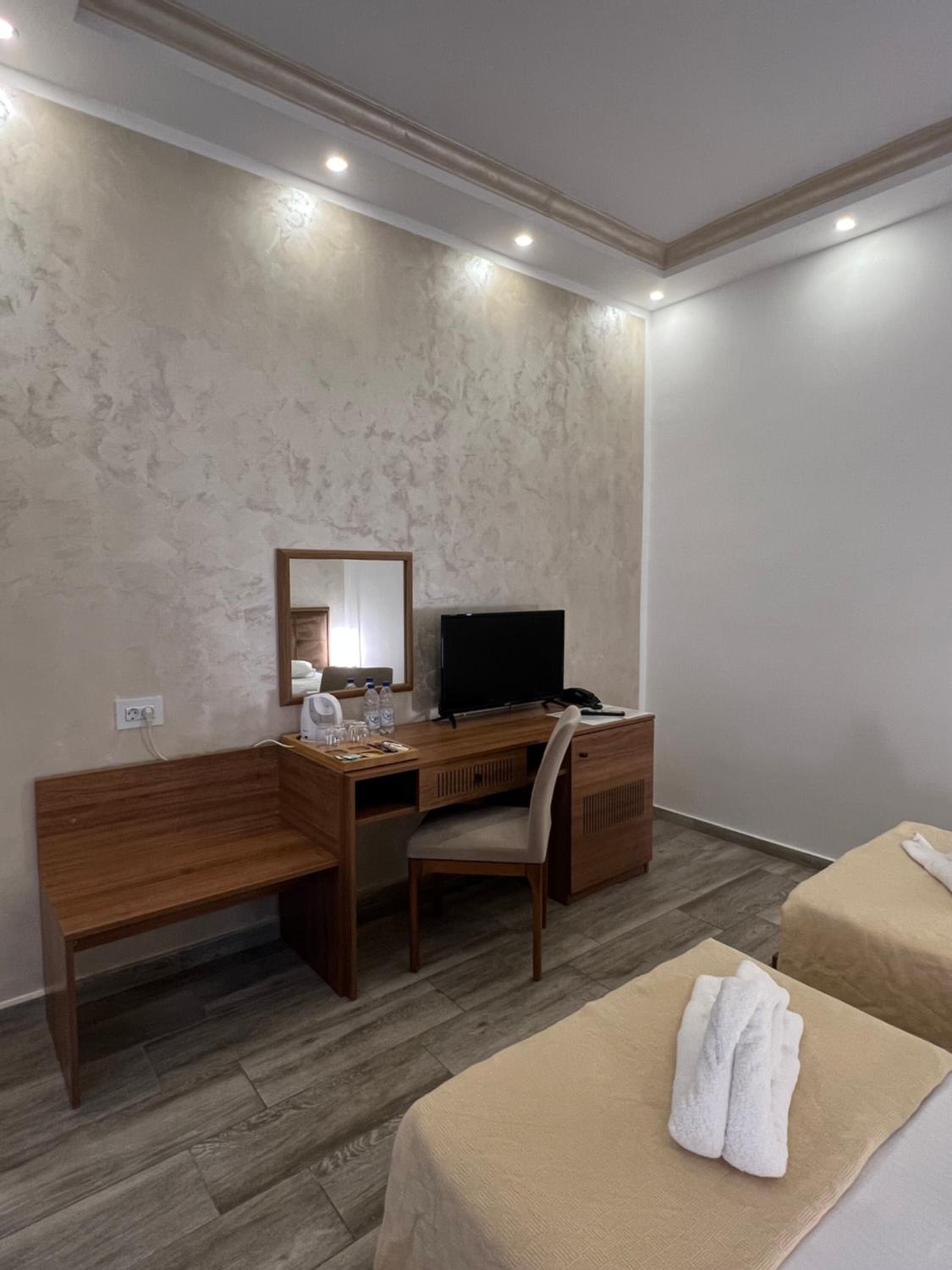 Twin Room - Photo 2