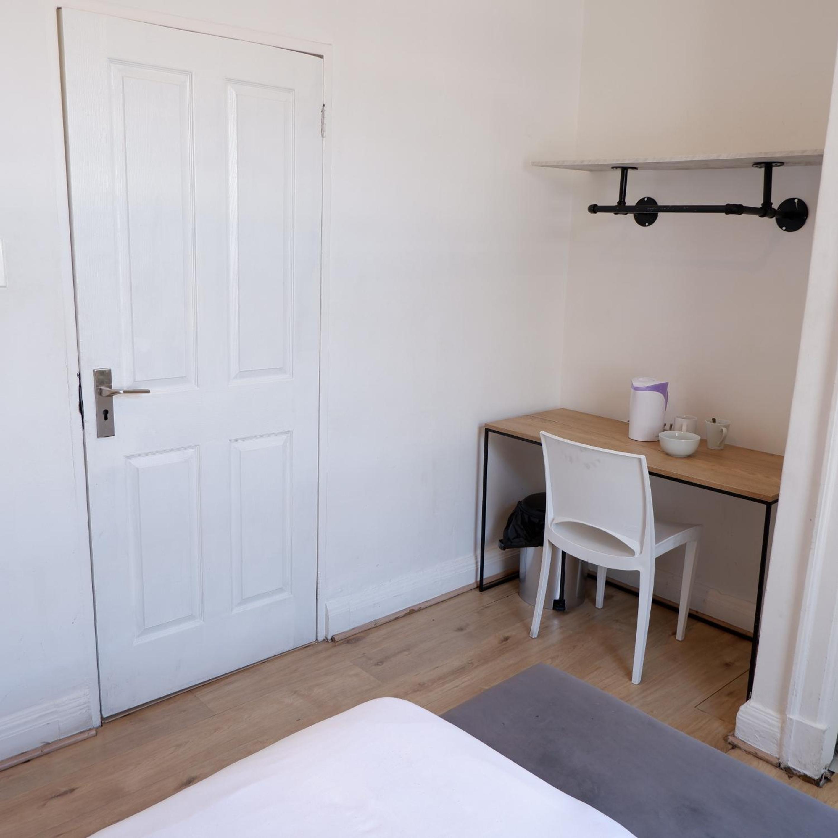 Double Room - Photo 5
