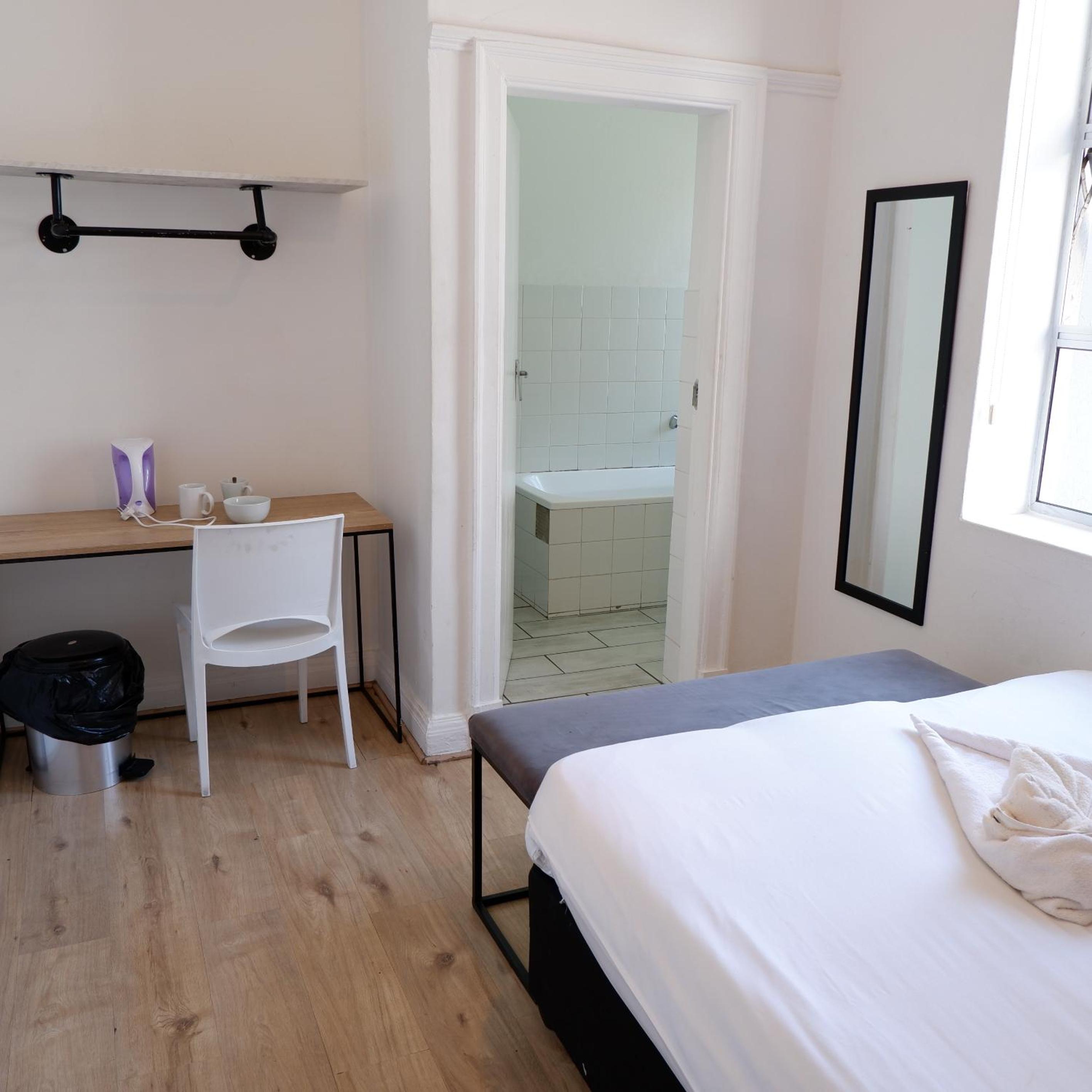 Double Room - Photo 6