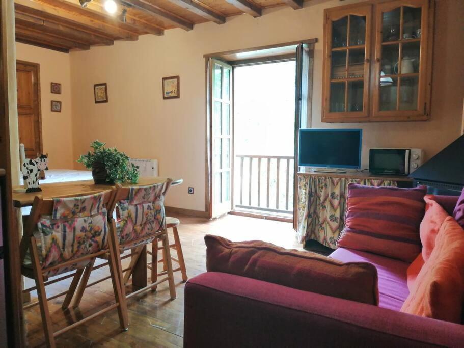Estudio con vista a la montaña