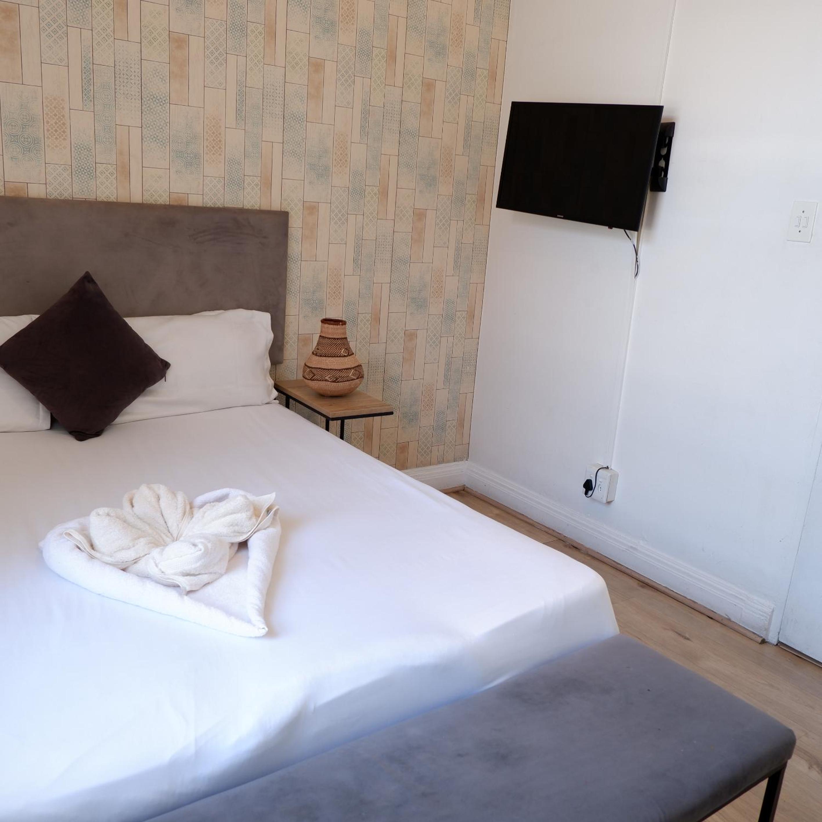 Double Room - Photo 8