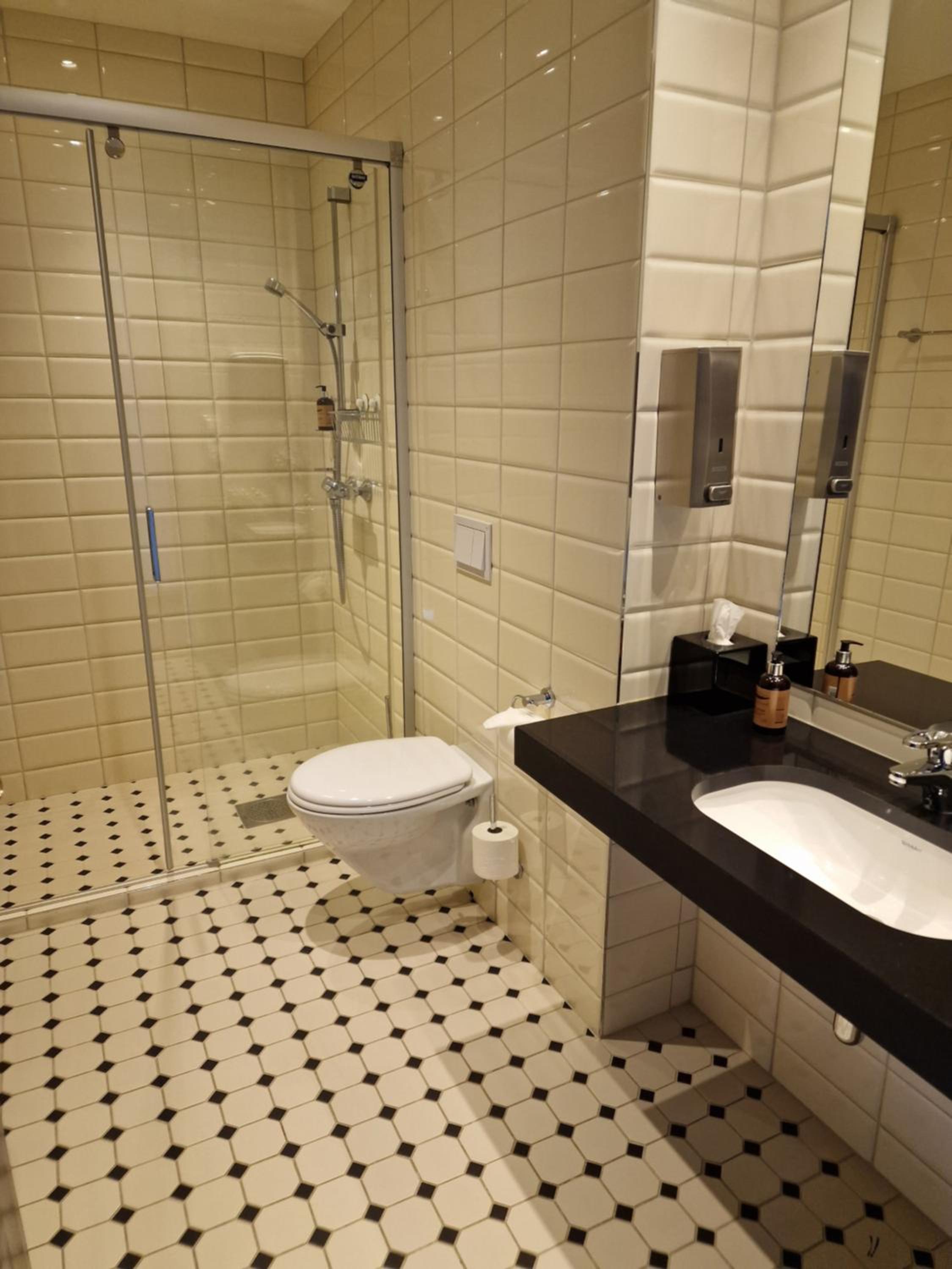 Single Room With Shared Bathroom photo 2