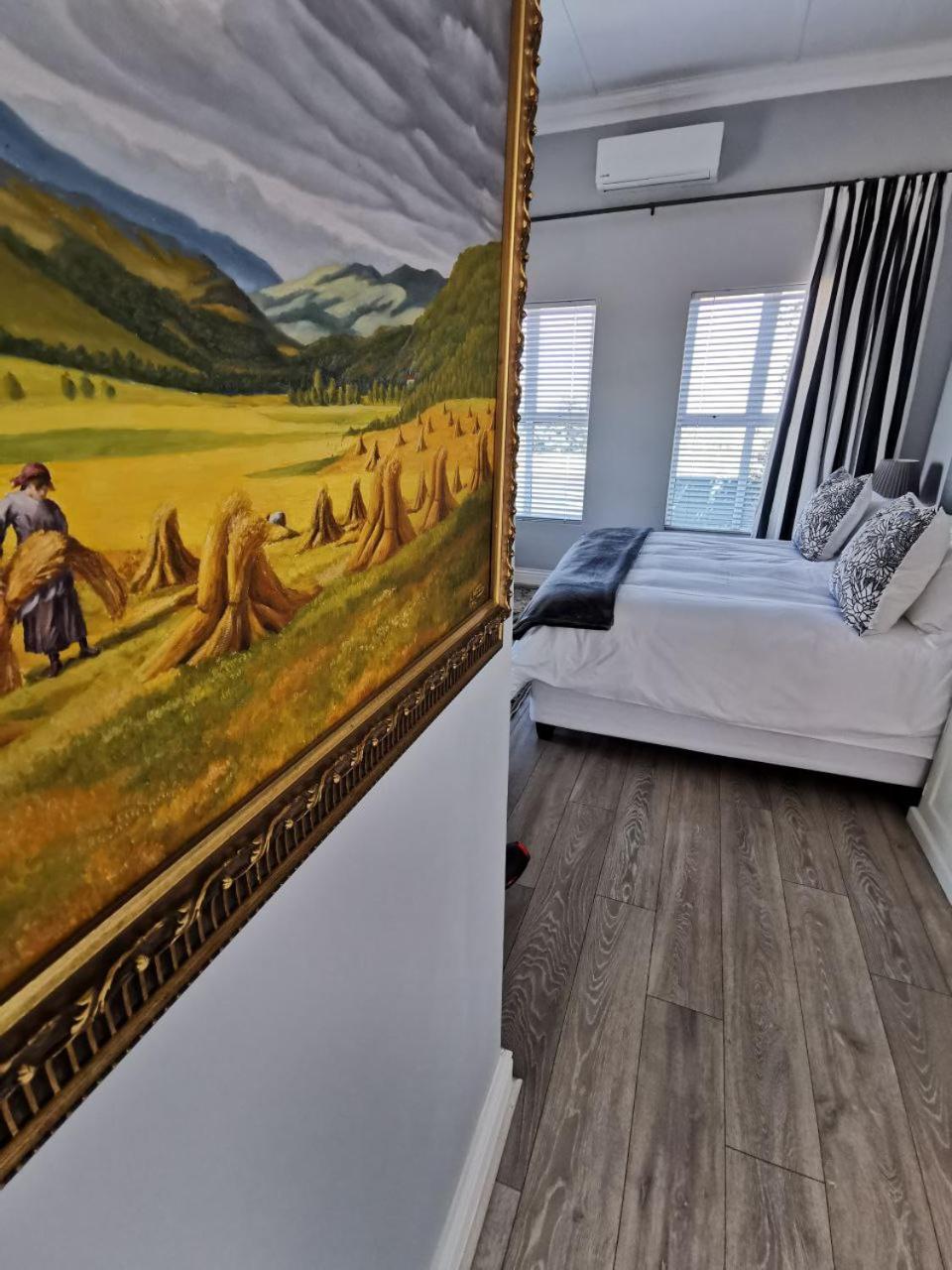 Deluxe King Room photo 1