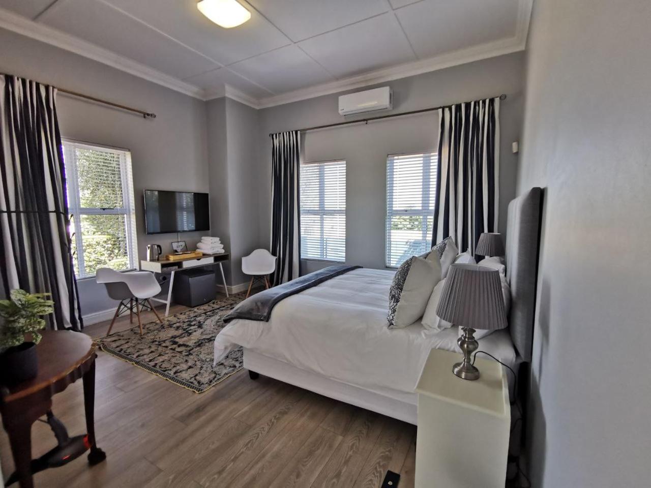 Deluxe King Room photo 3