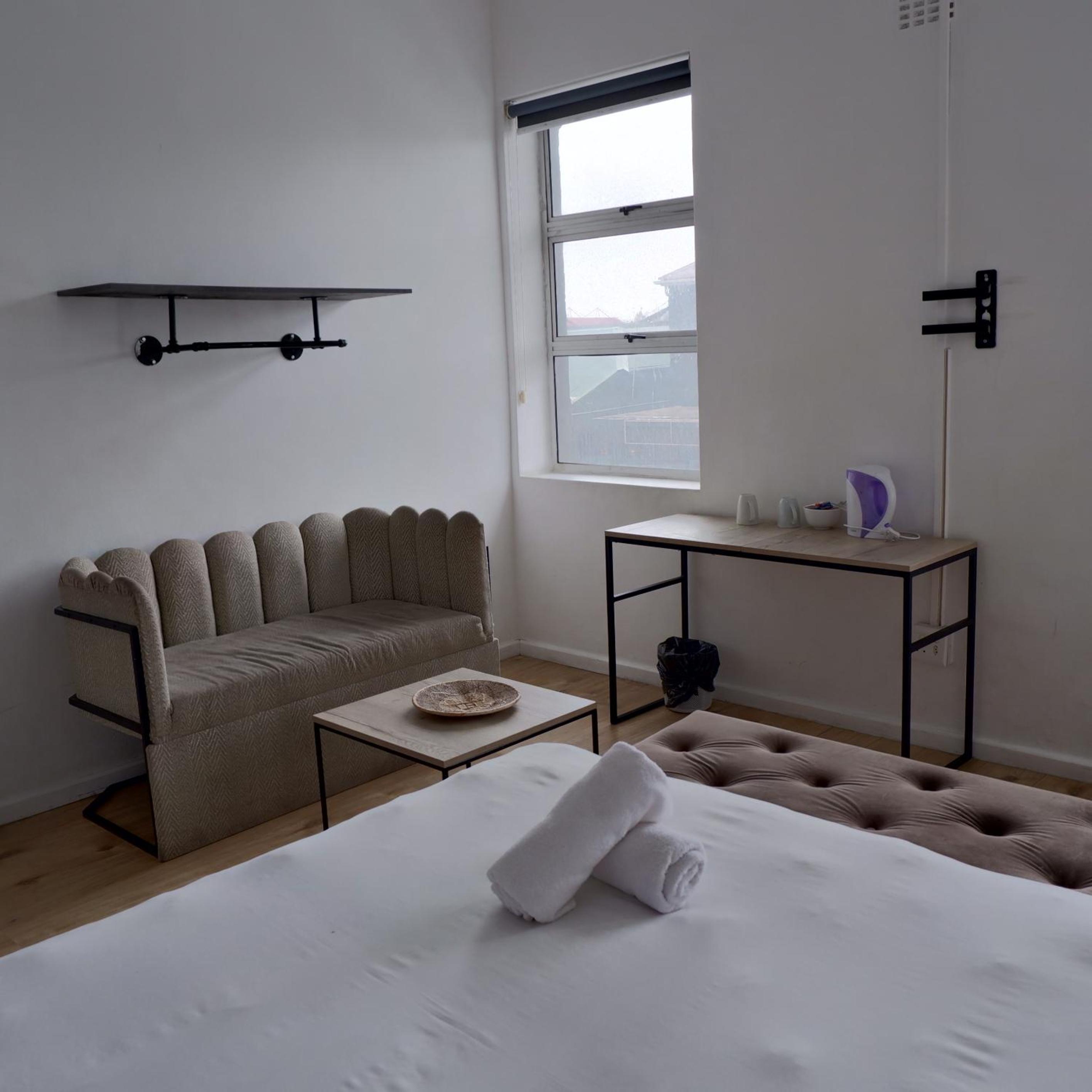 Budget Double Room - Photo 2