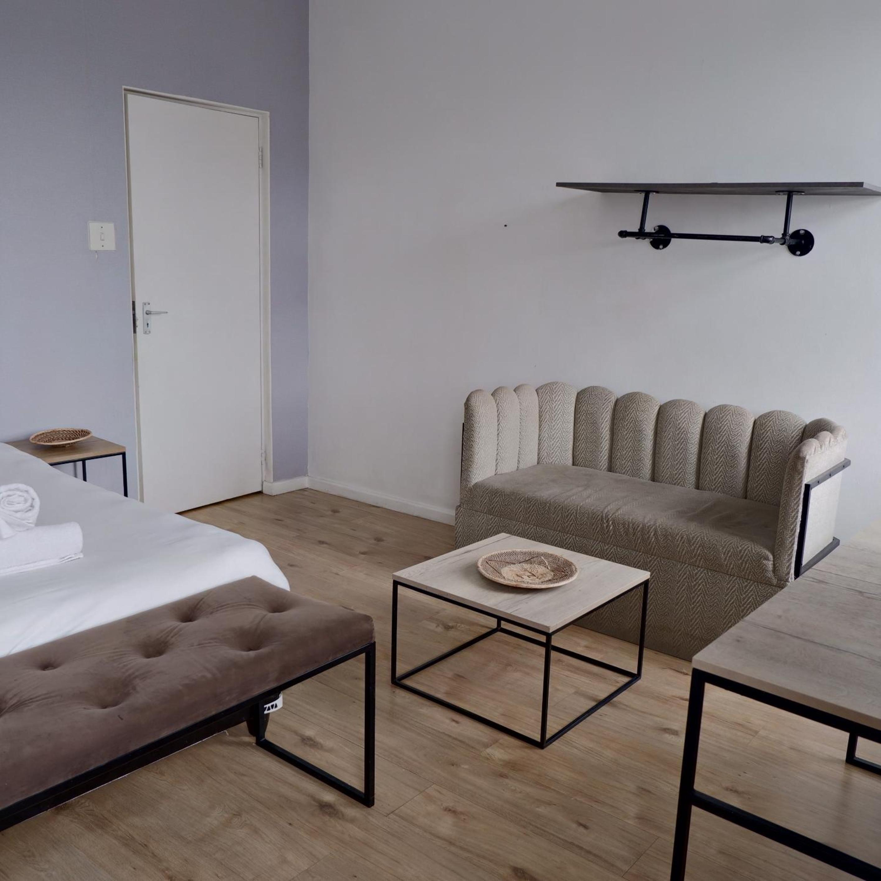 Budget Double Room - Photo 5