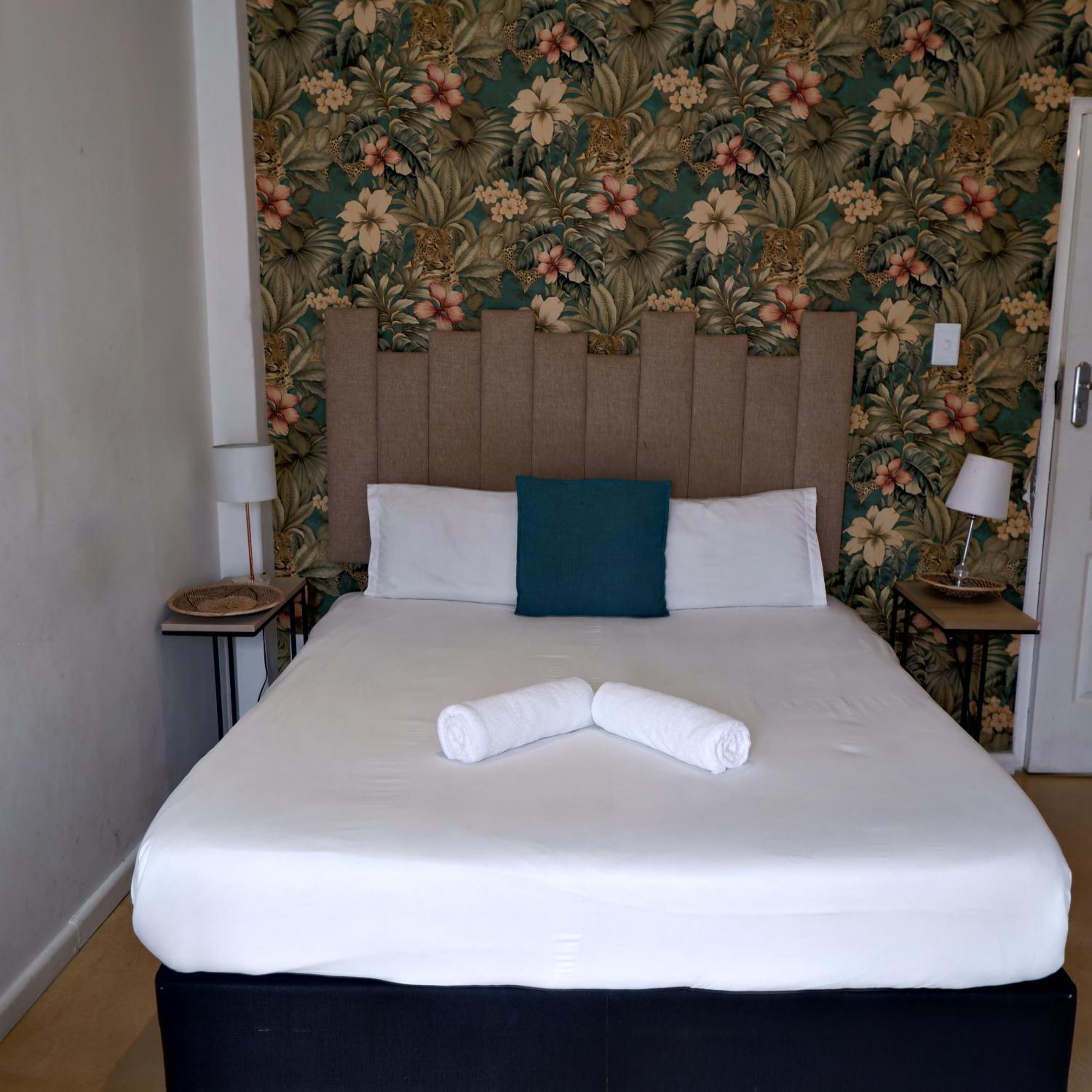 Double Room with Patio - Photo 3