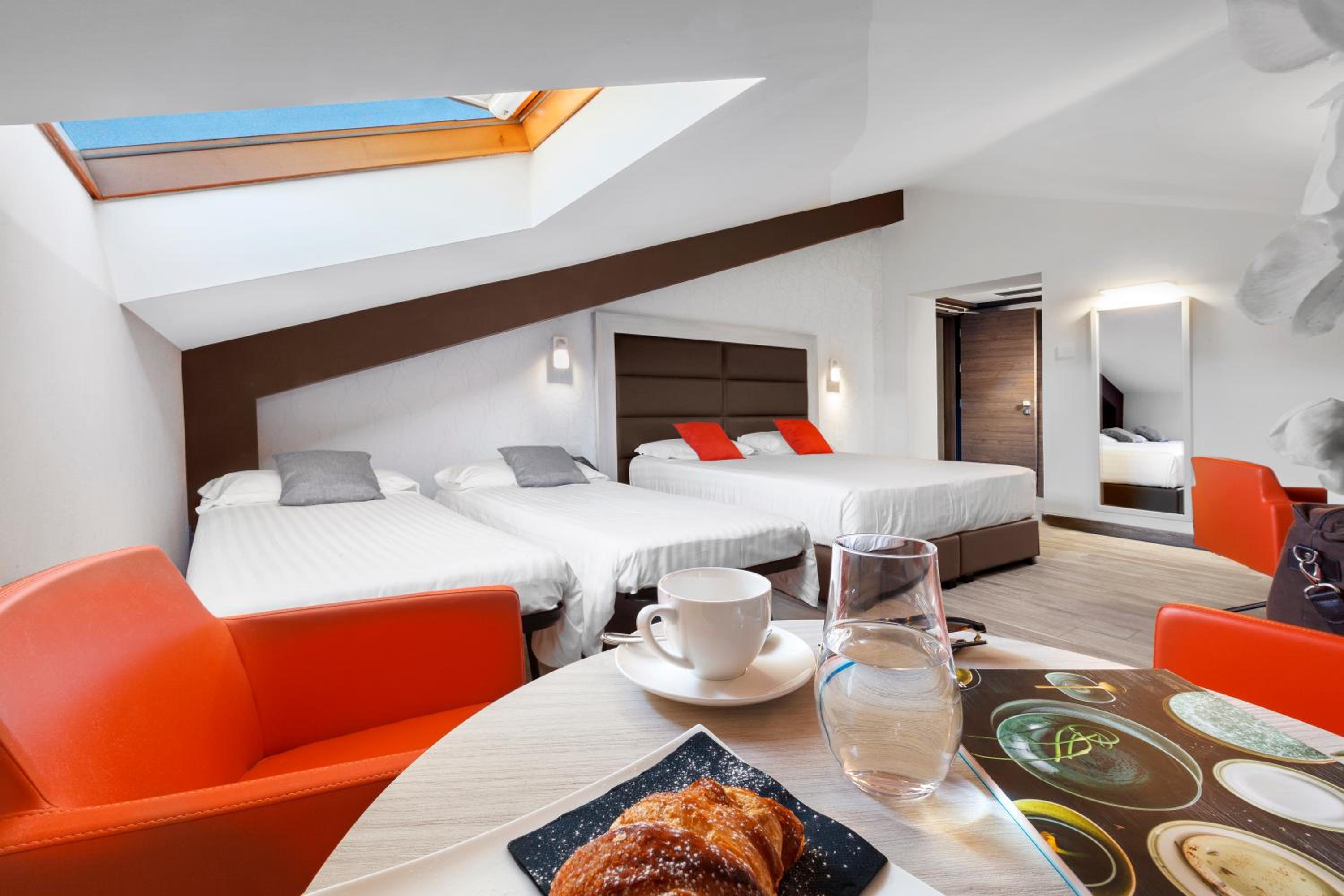Large Double or Twin Room - Photo 2