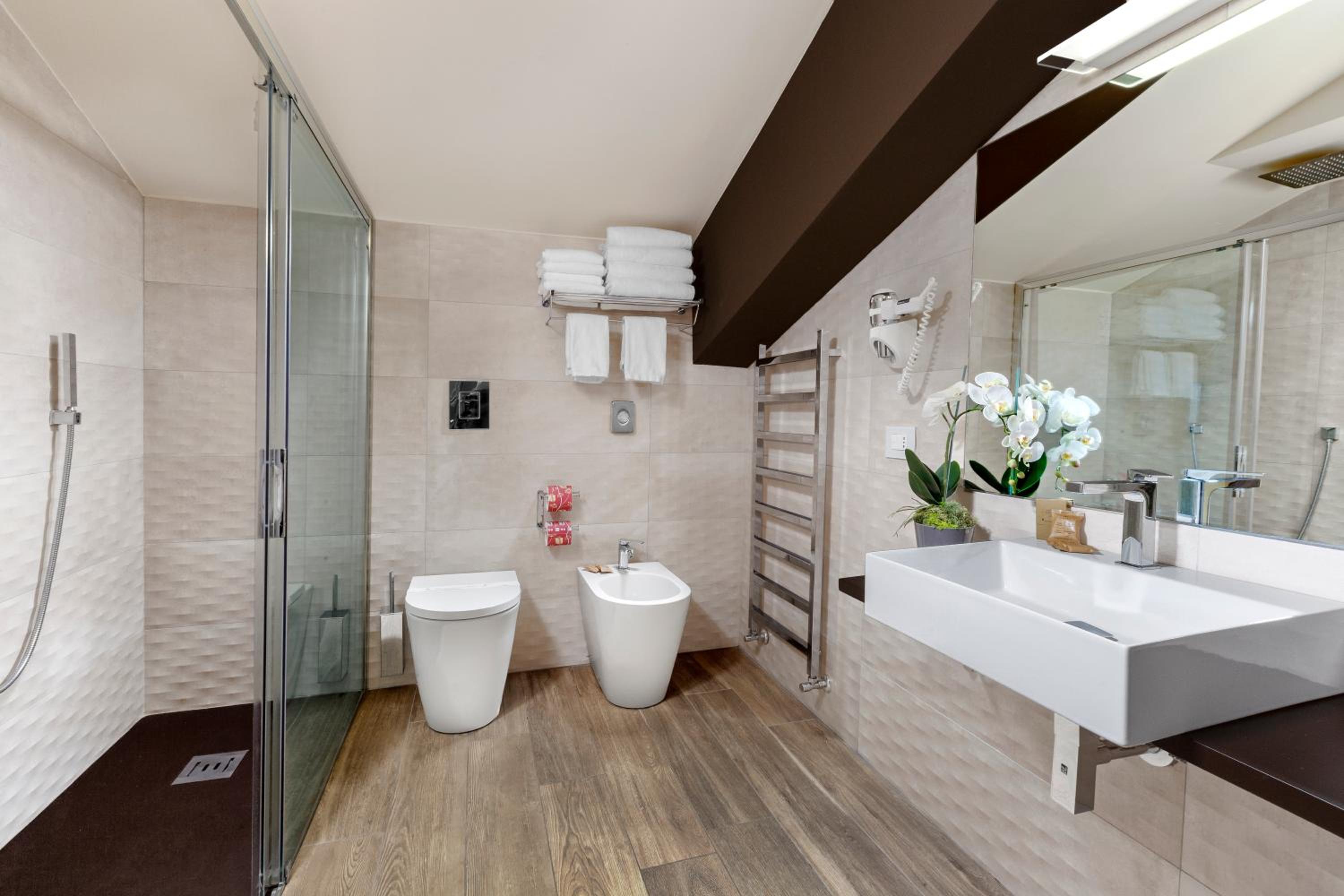Large Double or Twin Room - Photo 4