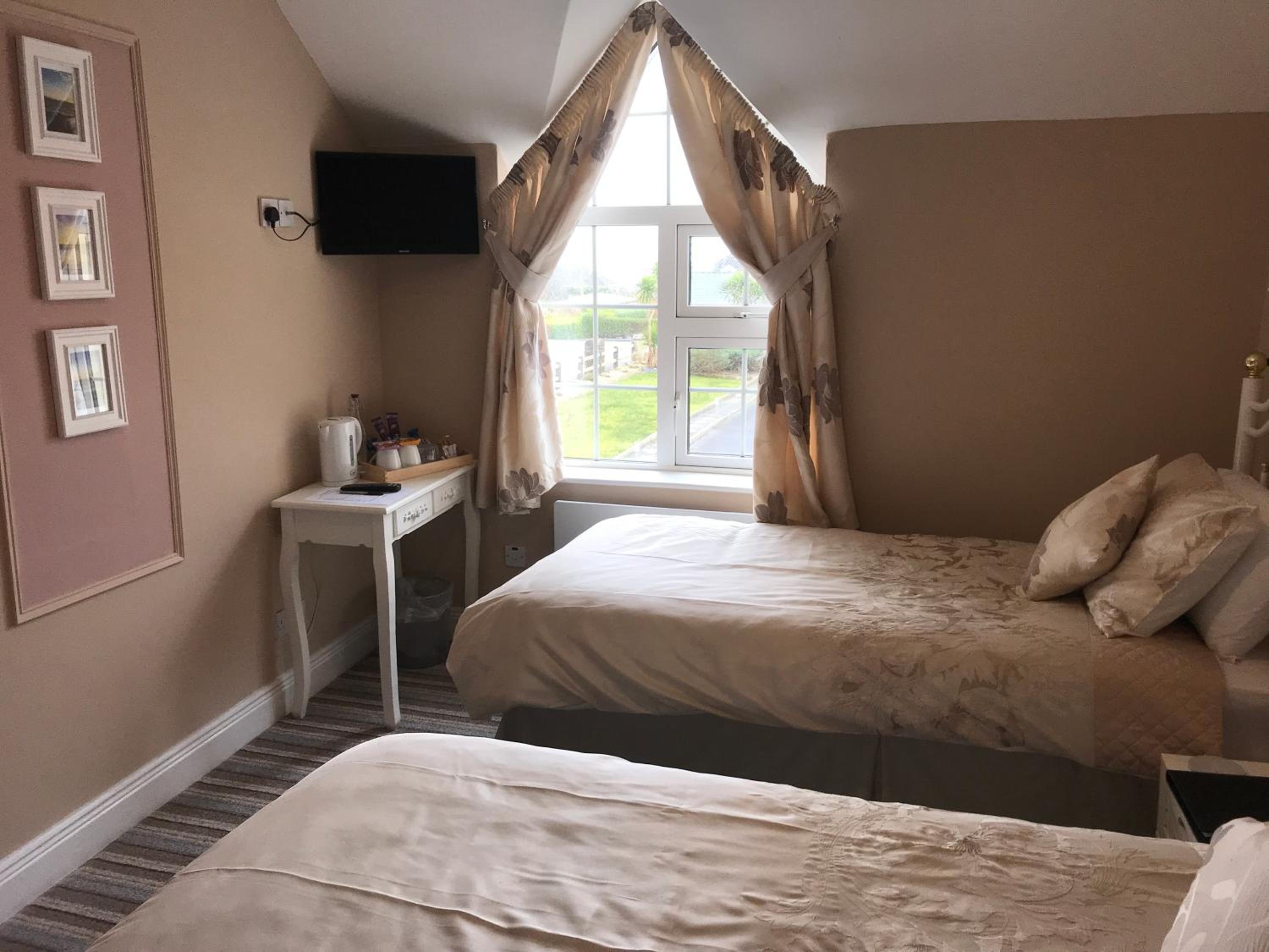 Standard Twin Room with Sea View photo 2