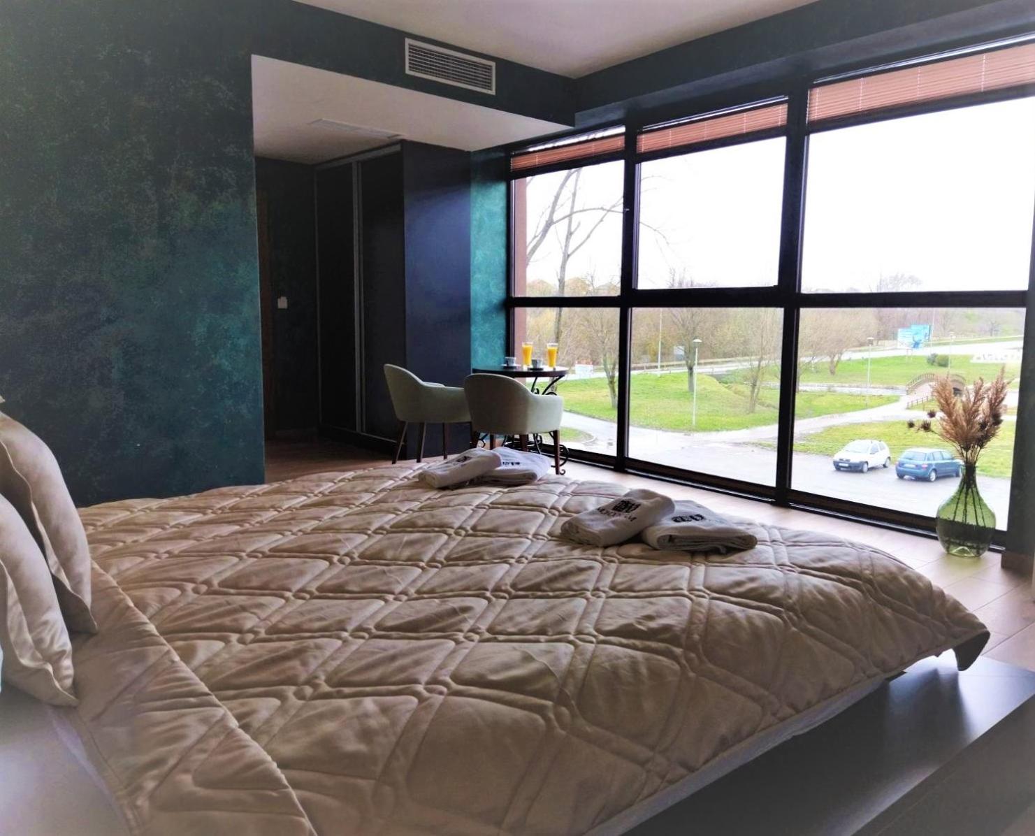 Double Room with Lake View - Photo 1