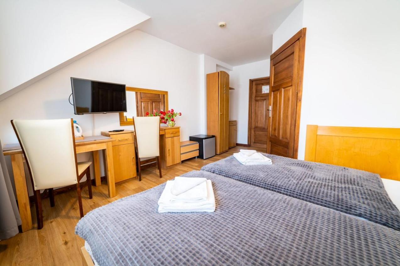 Twin Room - Photo 1