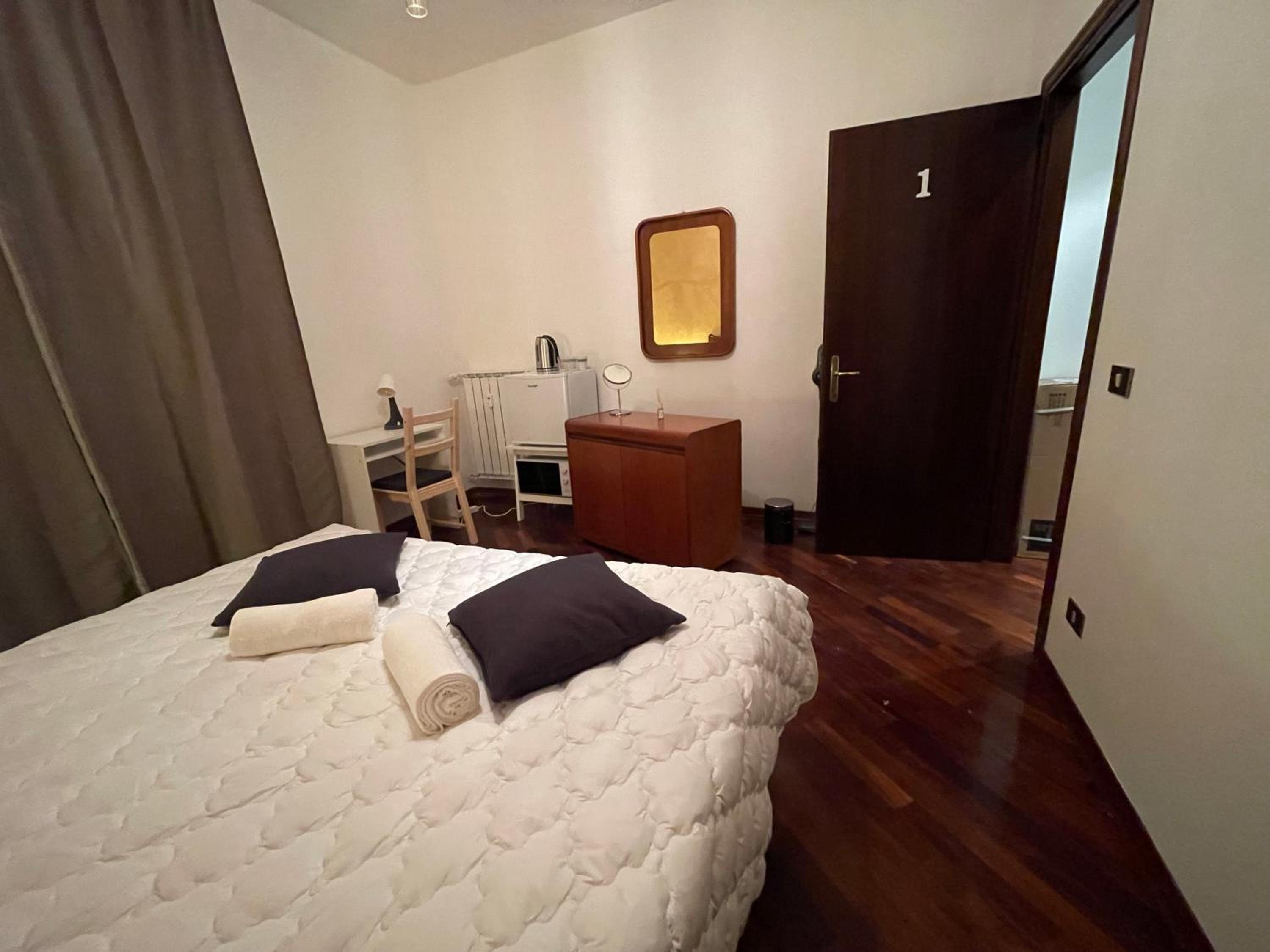 Large Double Room photo 2
