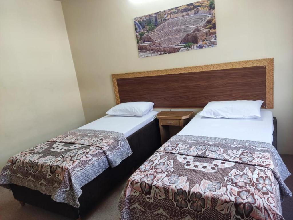 Standard Twin Room - Photo 1