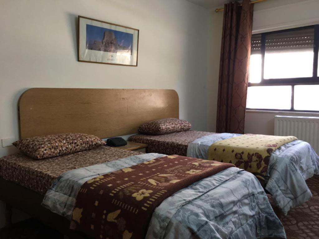 Standard Twin Room - Photo 3