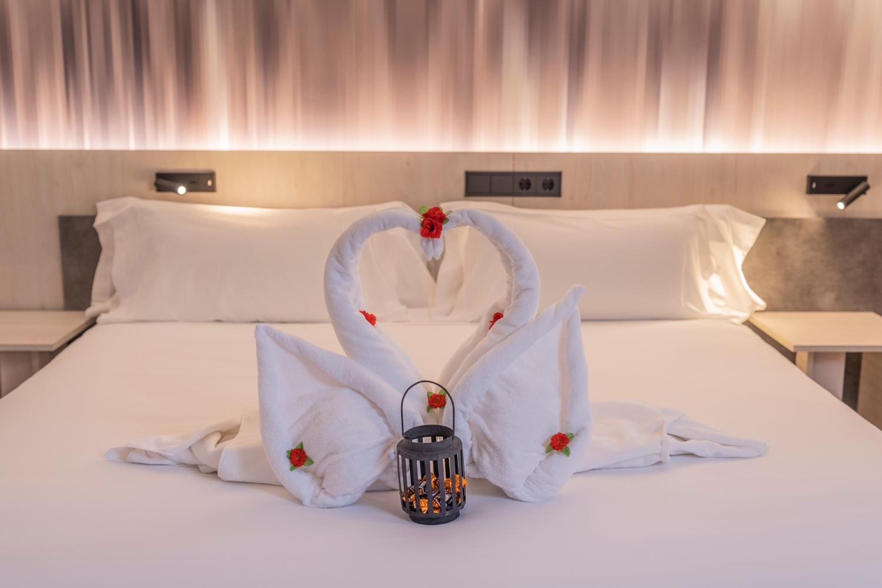 Deluxe Double or Twin Room - Photo 5