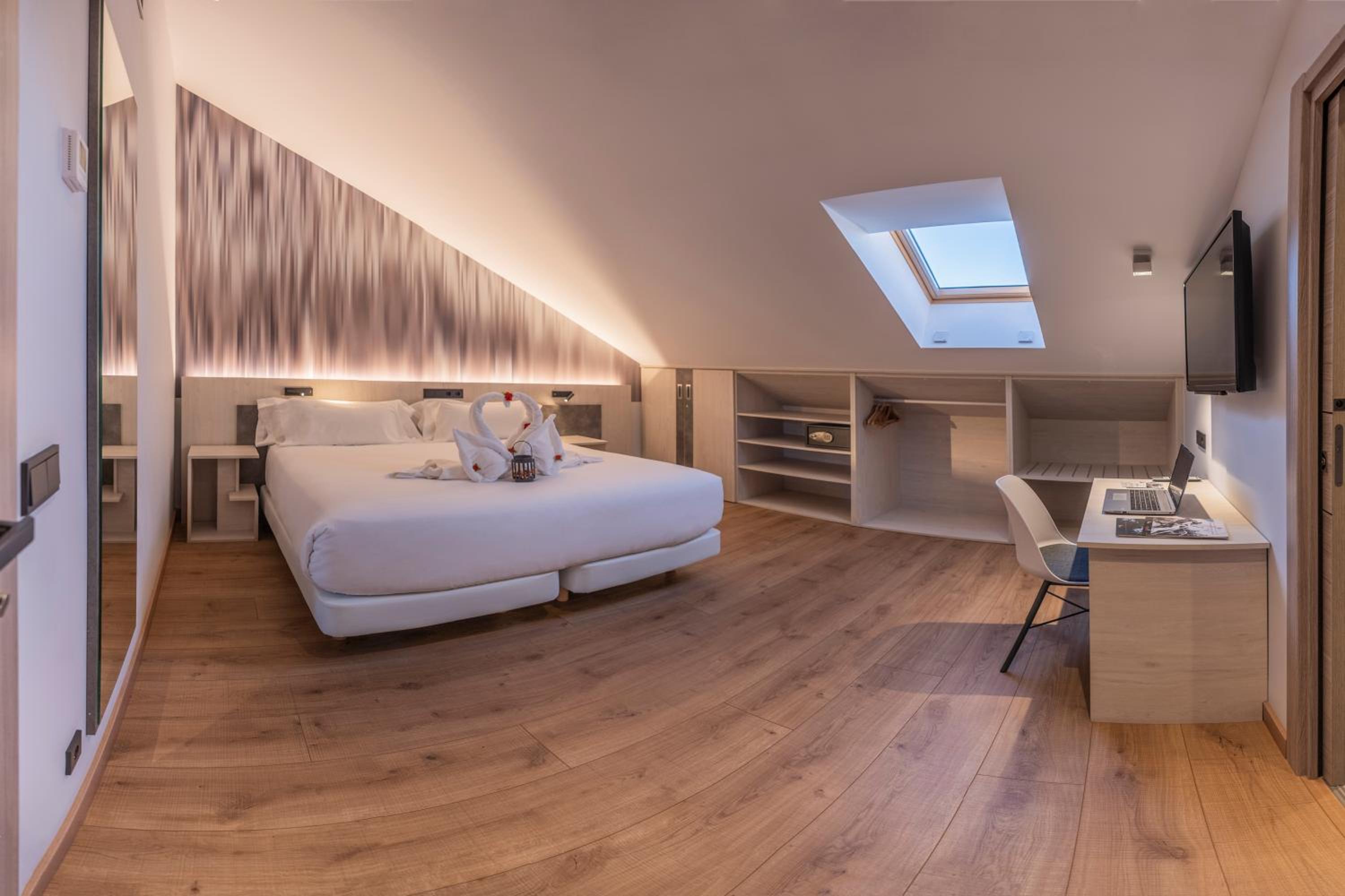 Deluxe Double or Twin Room - Photo 1