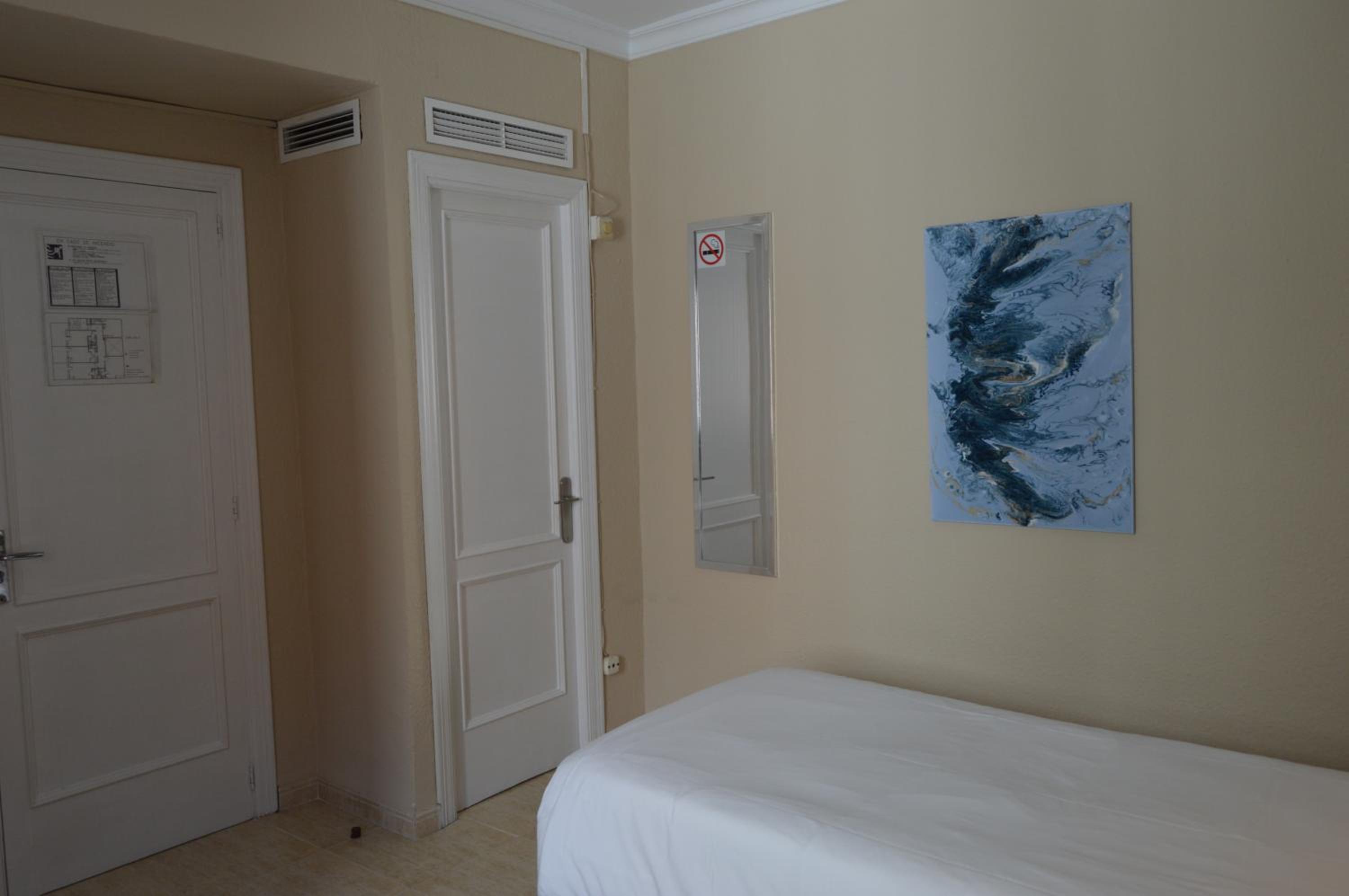 Twin Room - Photo 4