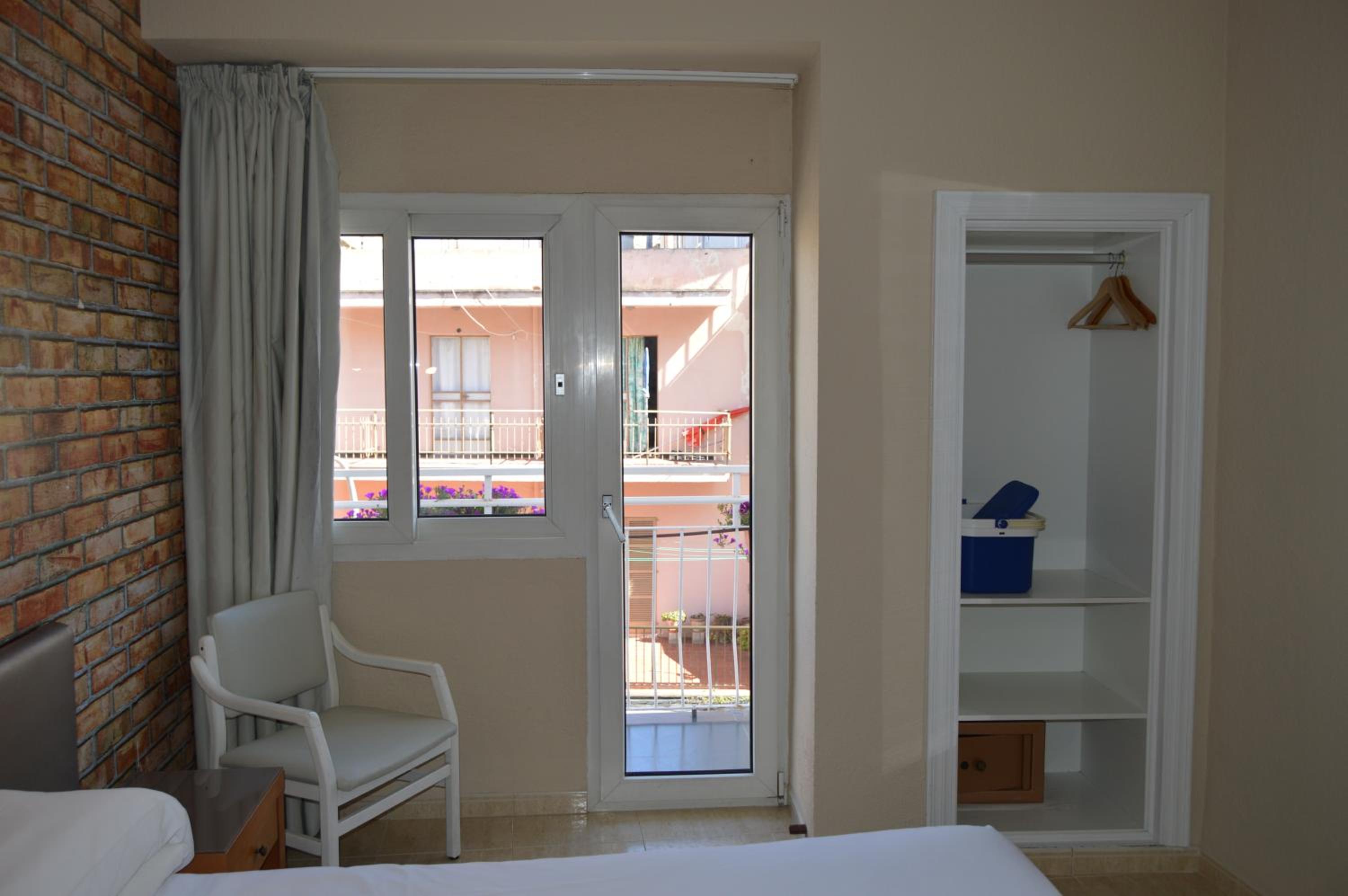 Double Room - Photo 3