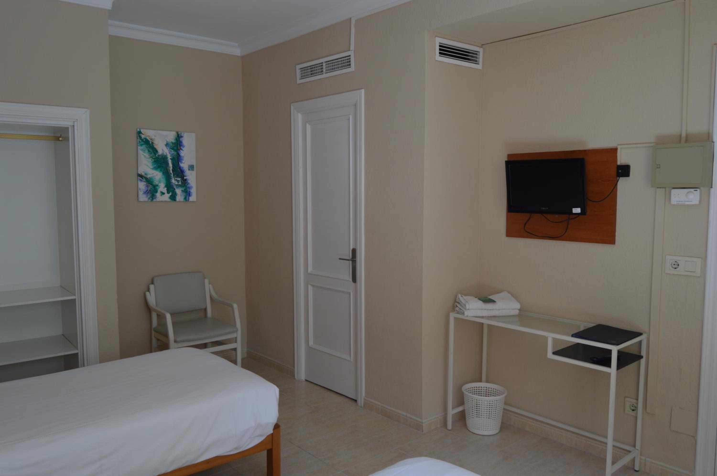 Deluxe Twin Room - Photo 3