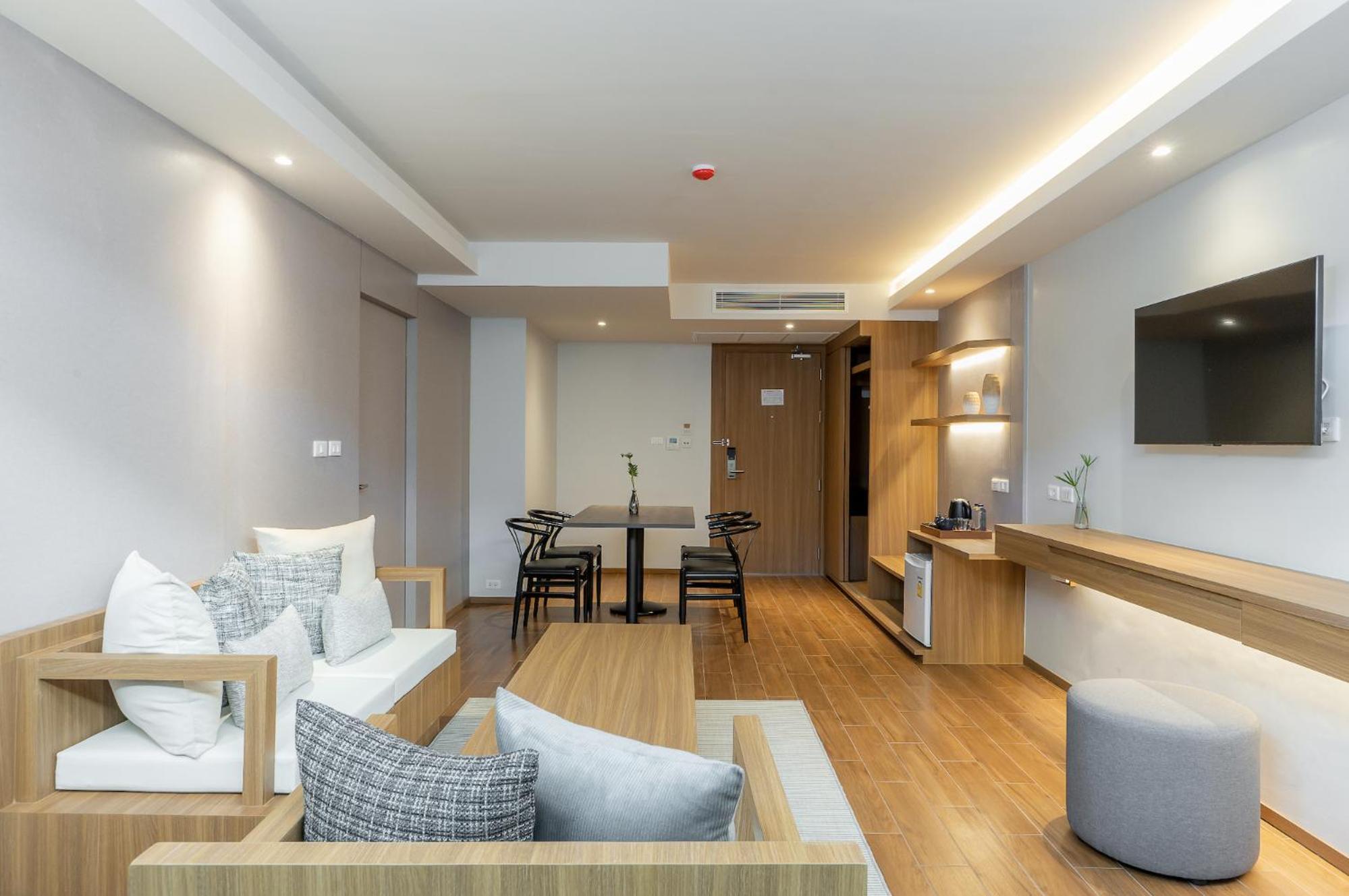 Suite - Photo 8