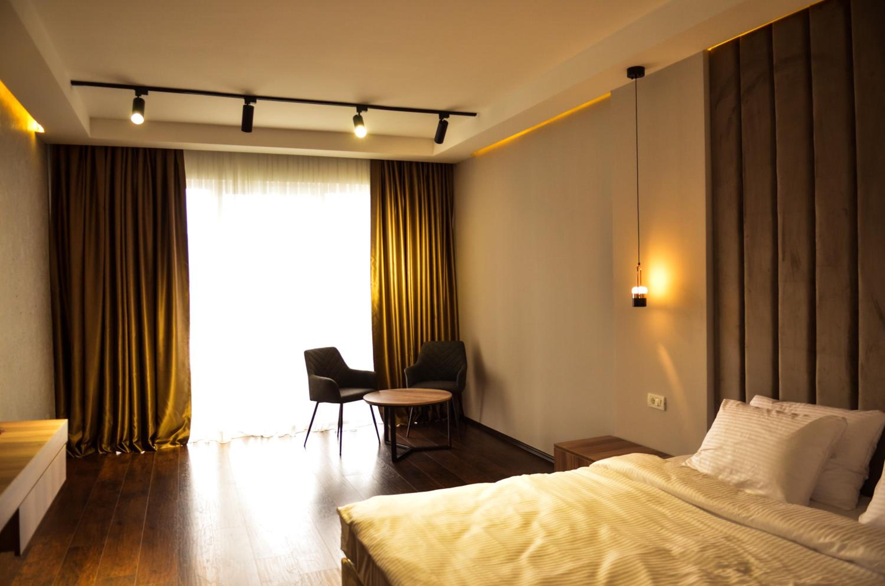 Deluxe Double Room (2 Adults + 1 Child)