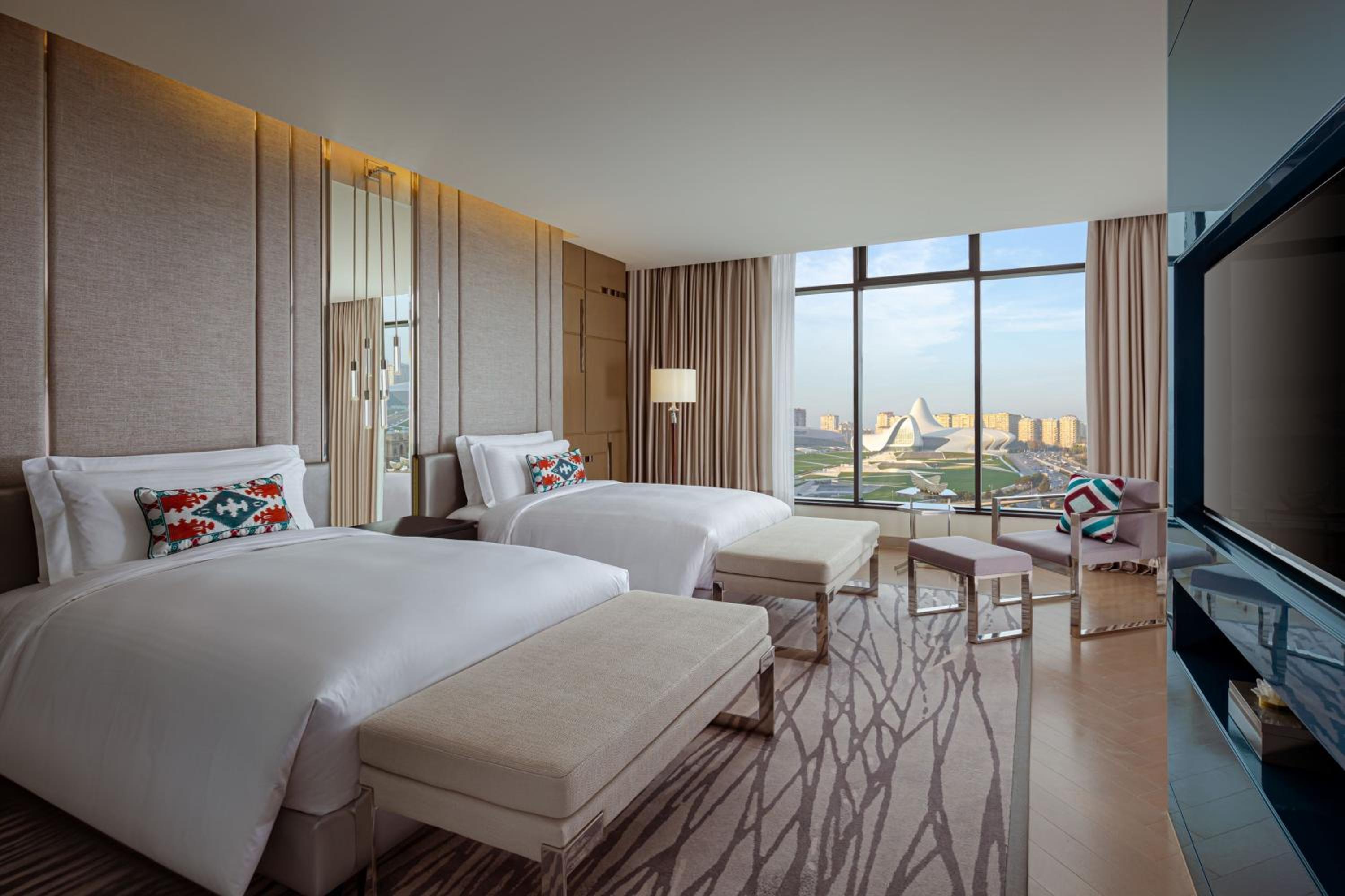 Grand Deluxe Queen Room with Two Queen Beds - Photo 2