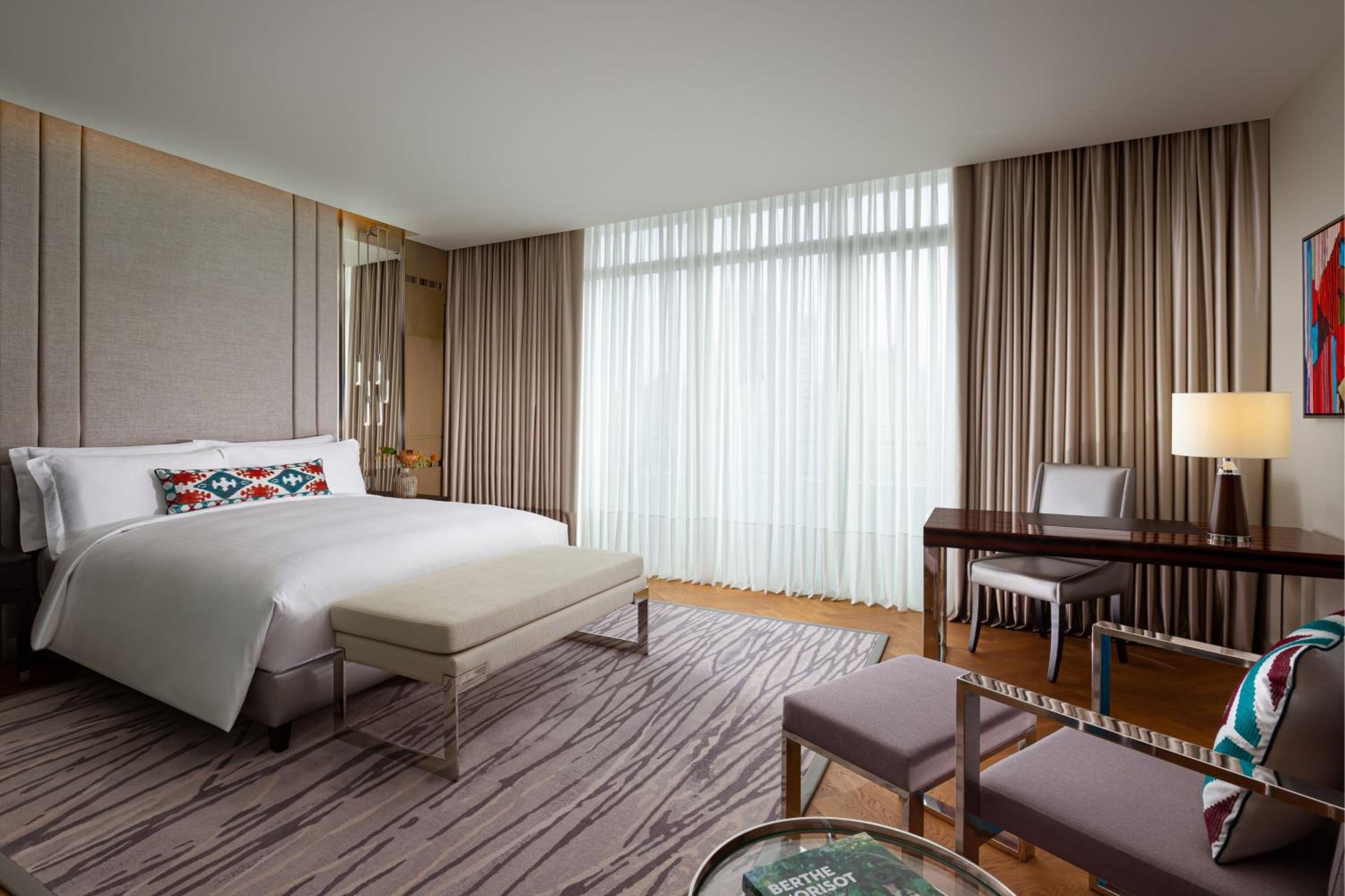 Grand Deluxe King Room - Photo 3