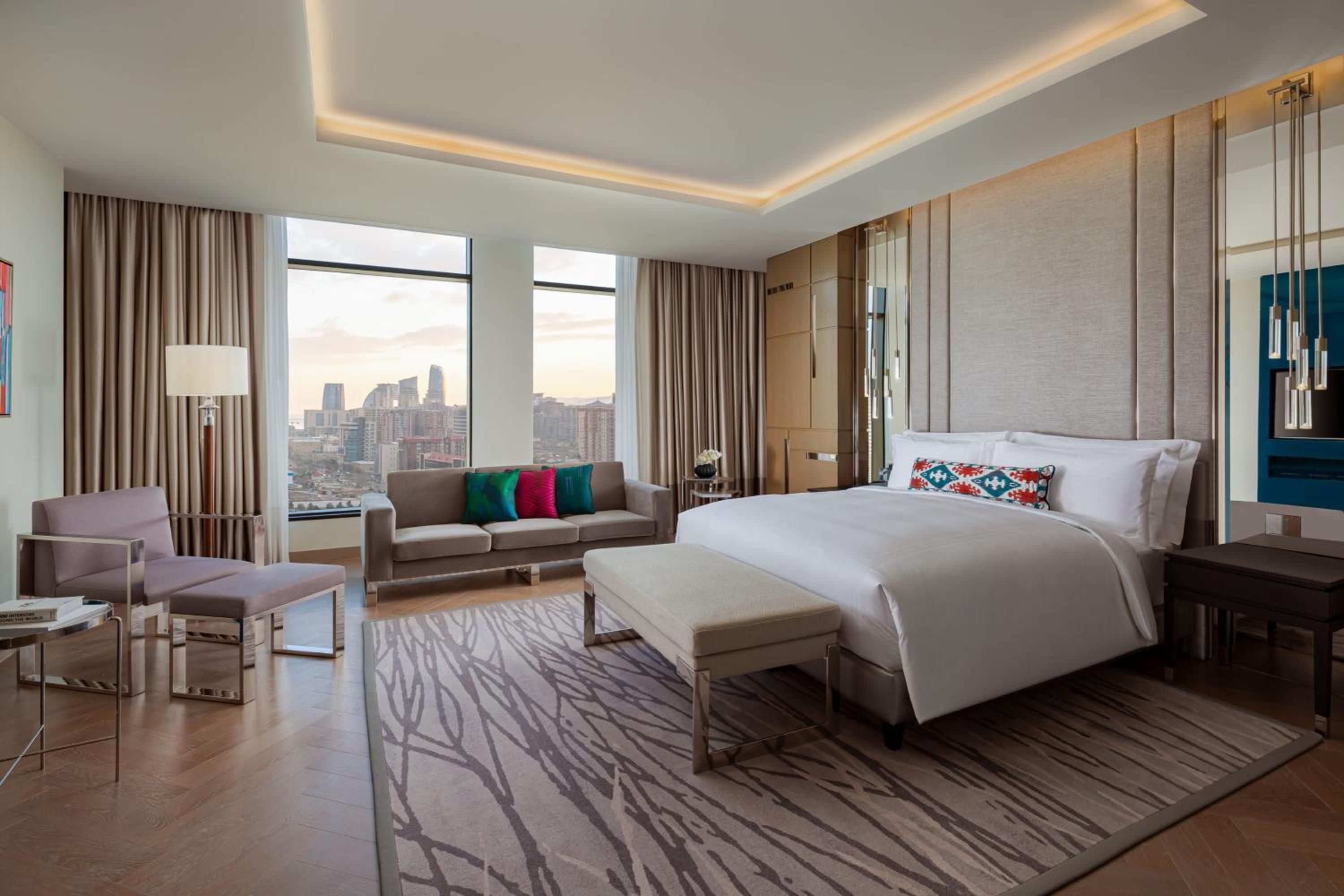 Club Guest Room with 1 King Bed - Photo 2