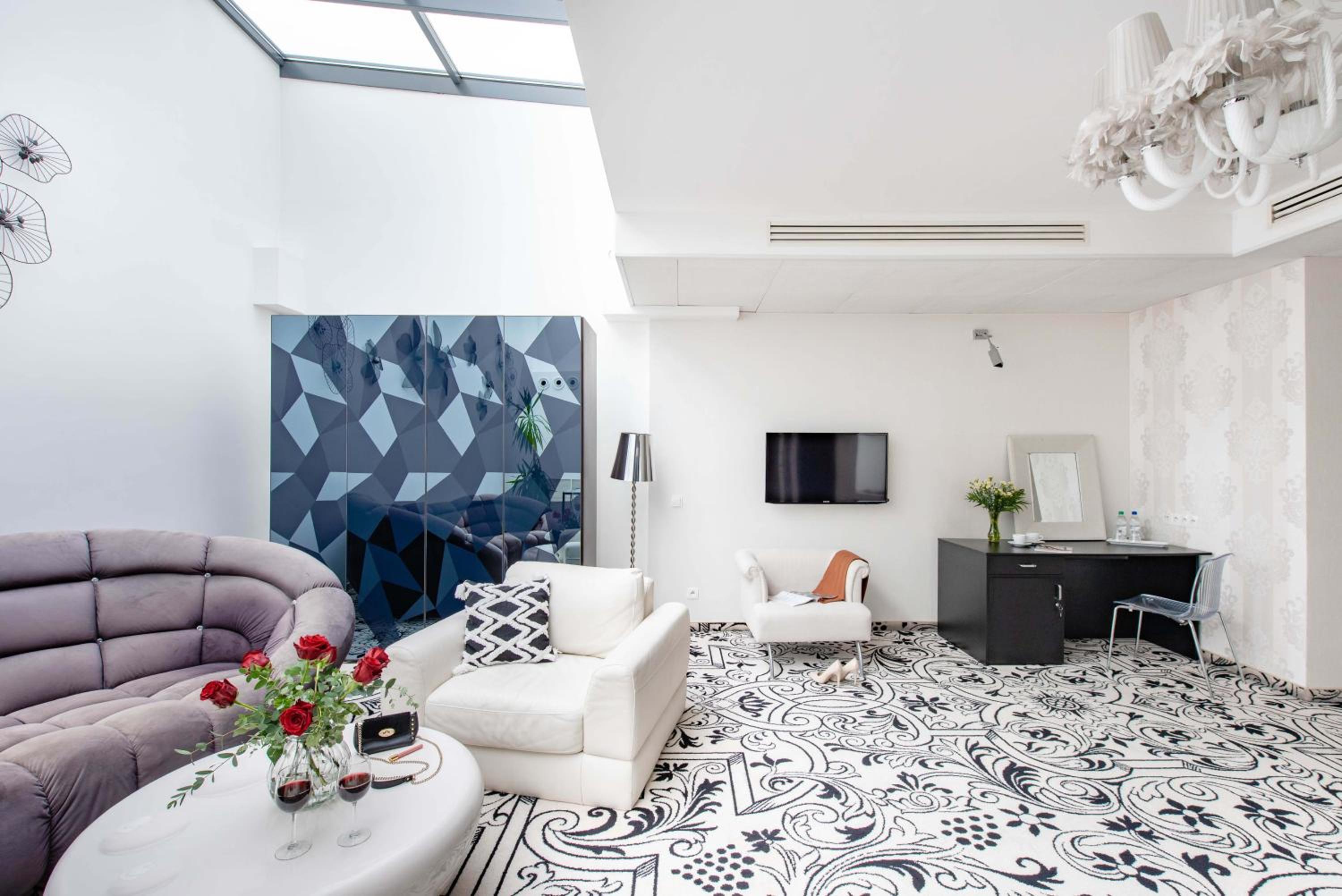 White Exclusive Apartment