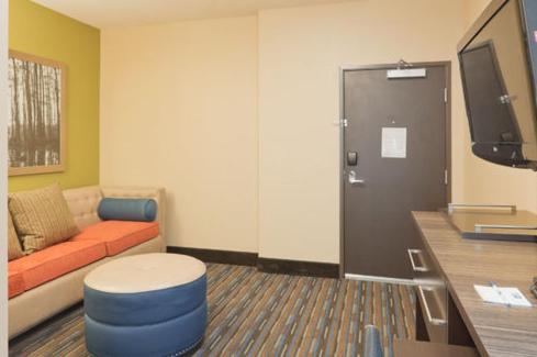Standard King Room - Accessible - Photo 2