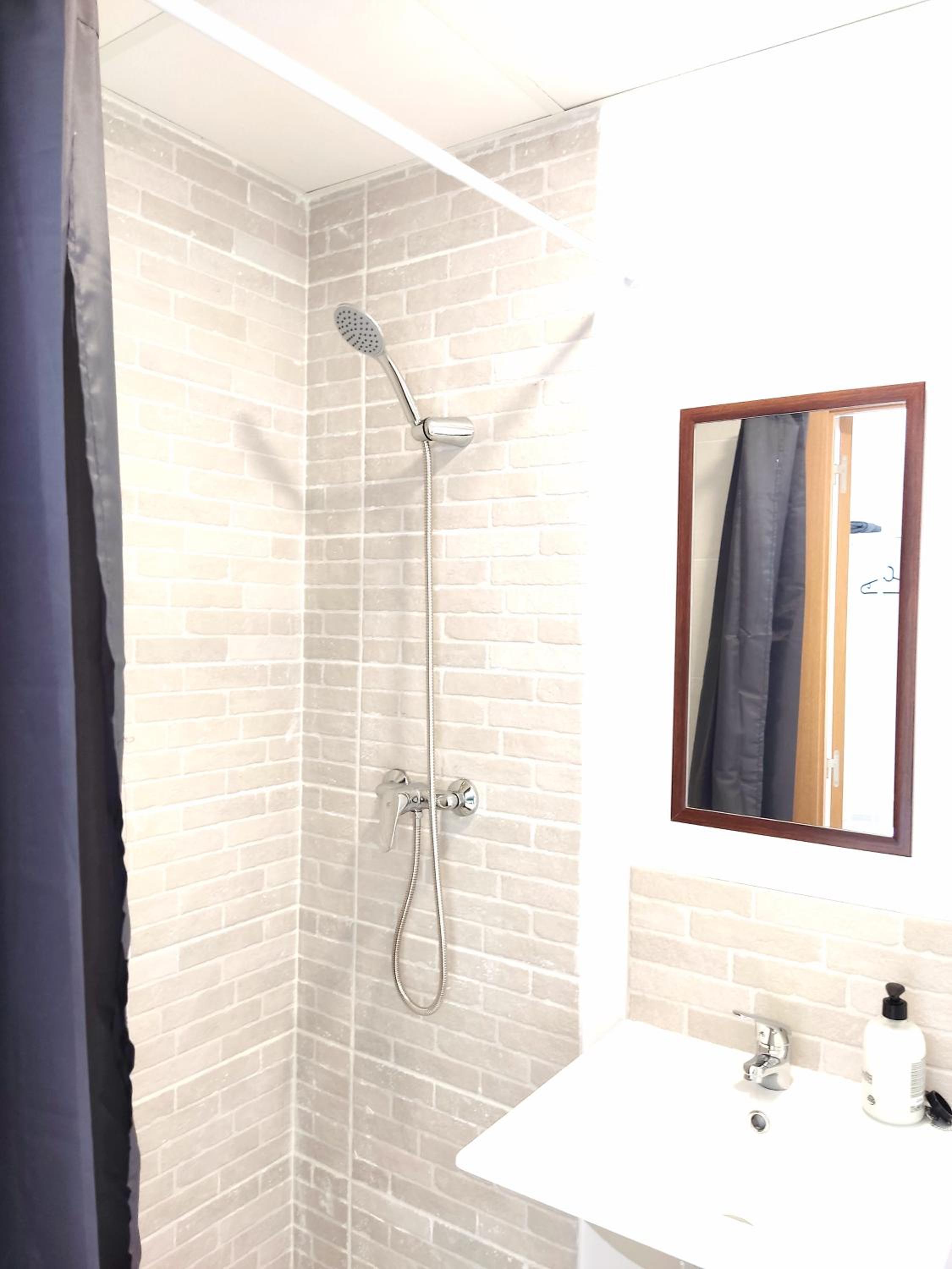 Small Double Room - Photo 2