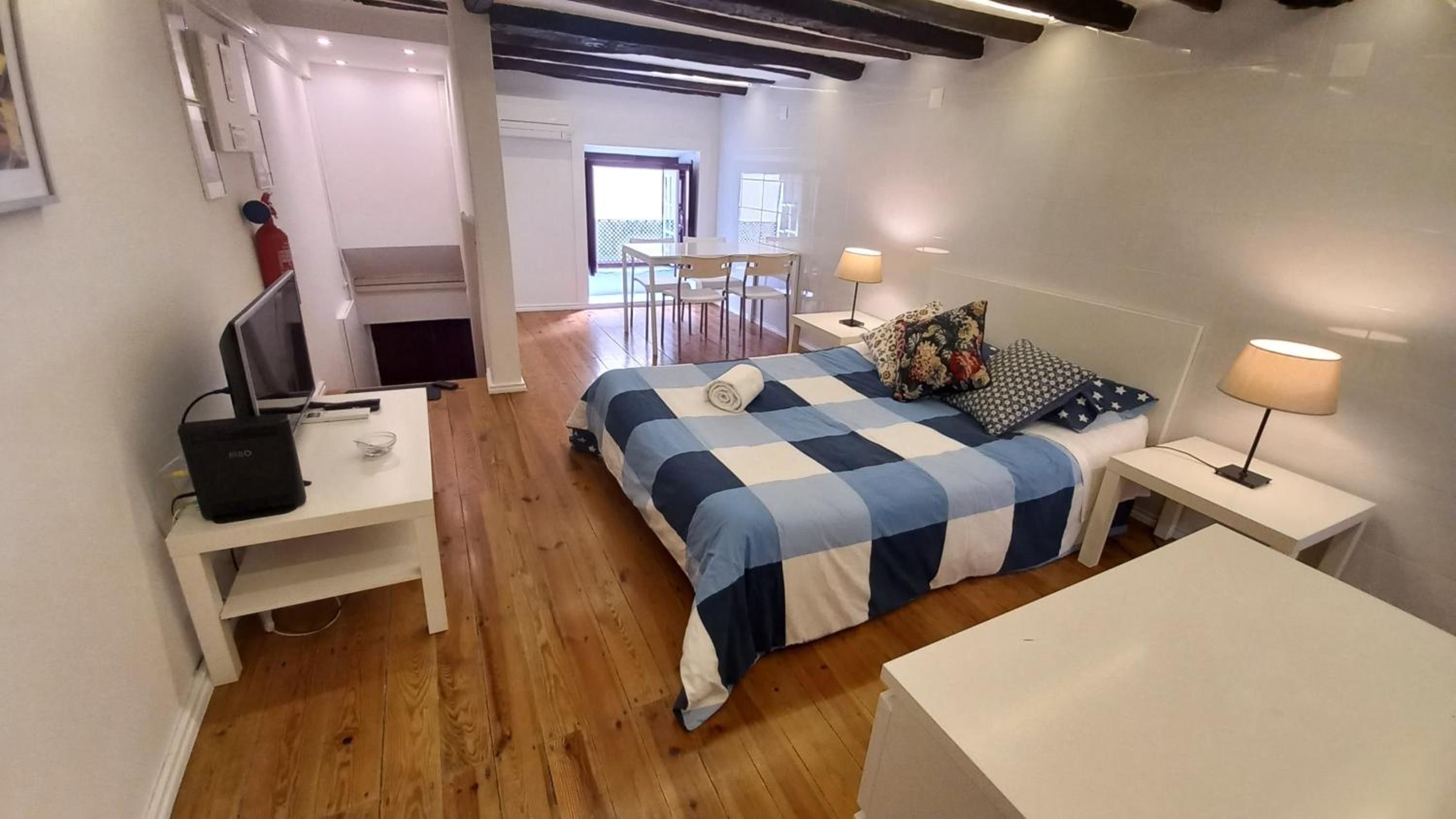 One-Bedroom Apartment - Photo 3