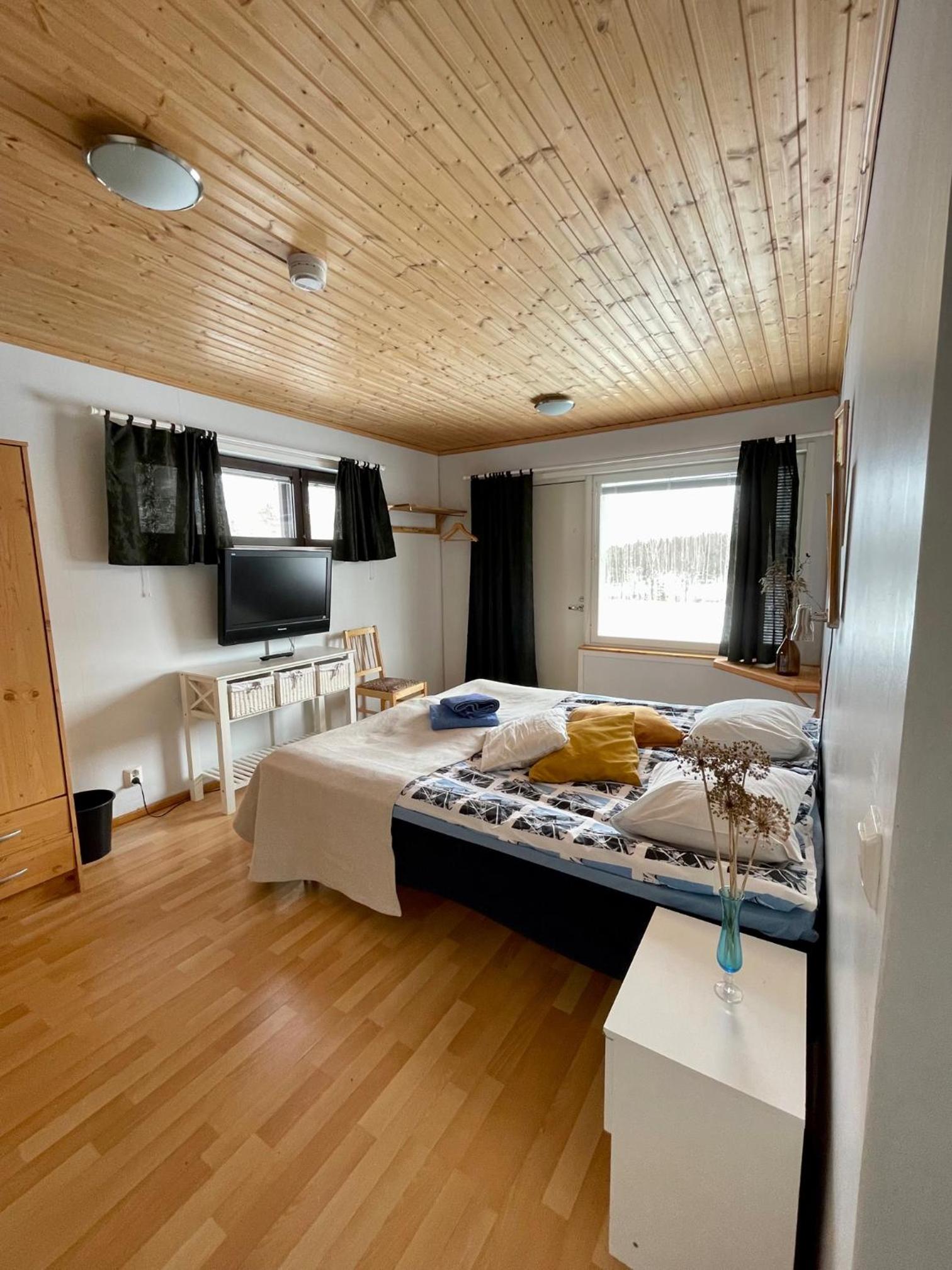 Family Room with Private Bathroom photo 2