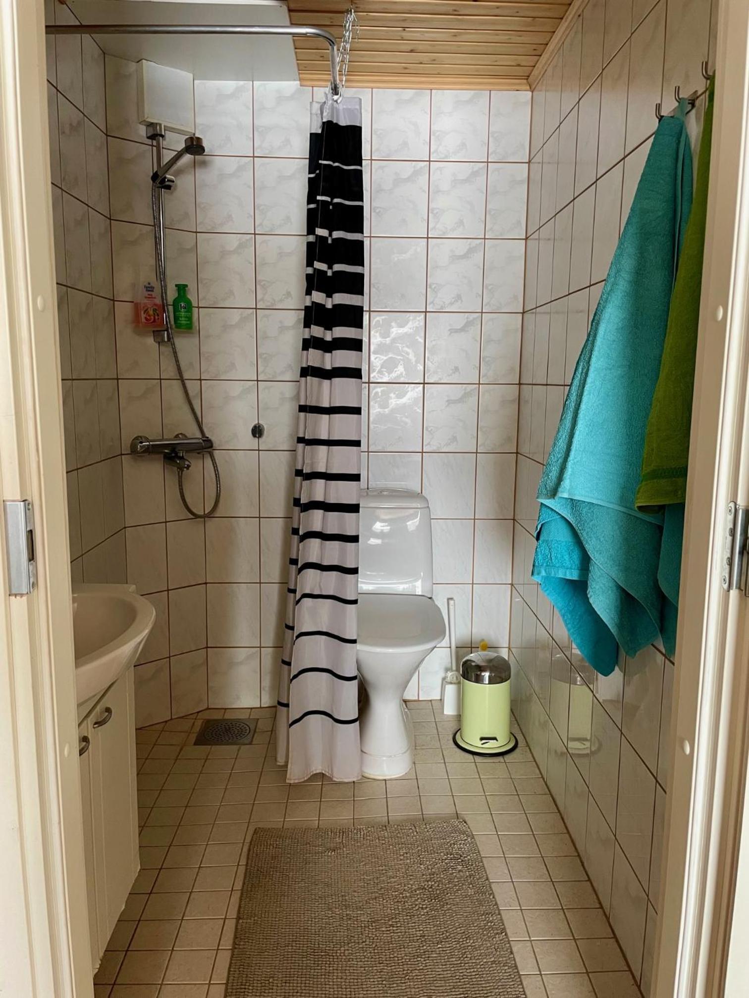 Family Room with Private Bathroom photo 3