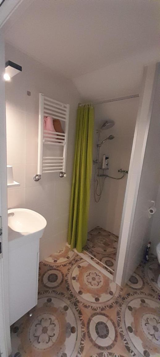 Small Double Room - Photo 2