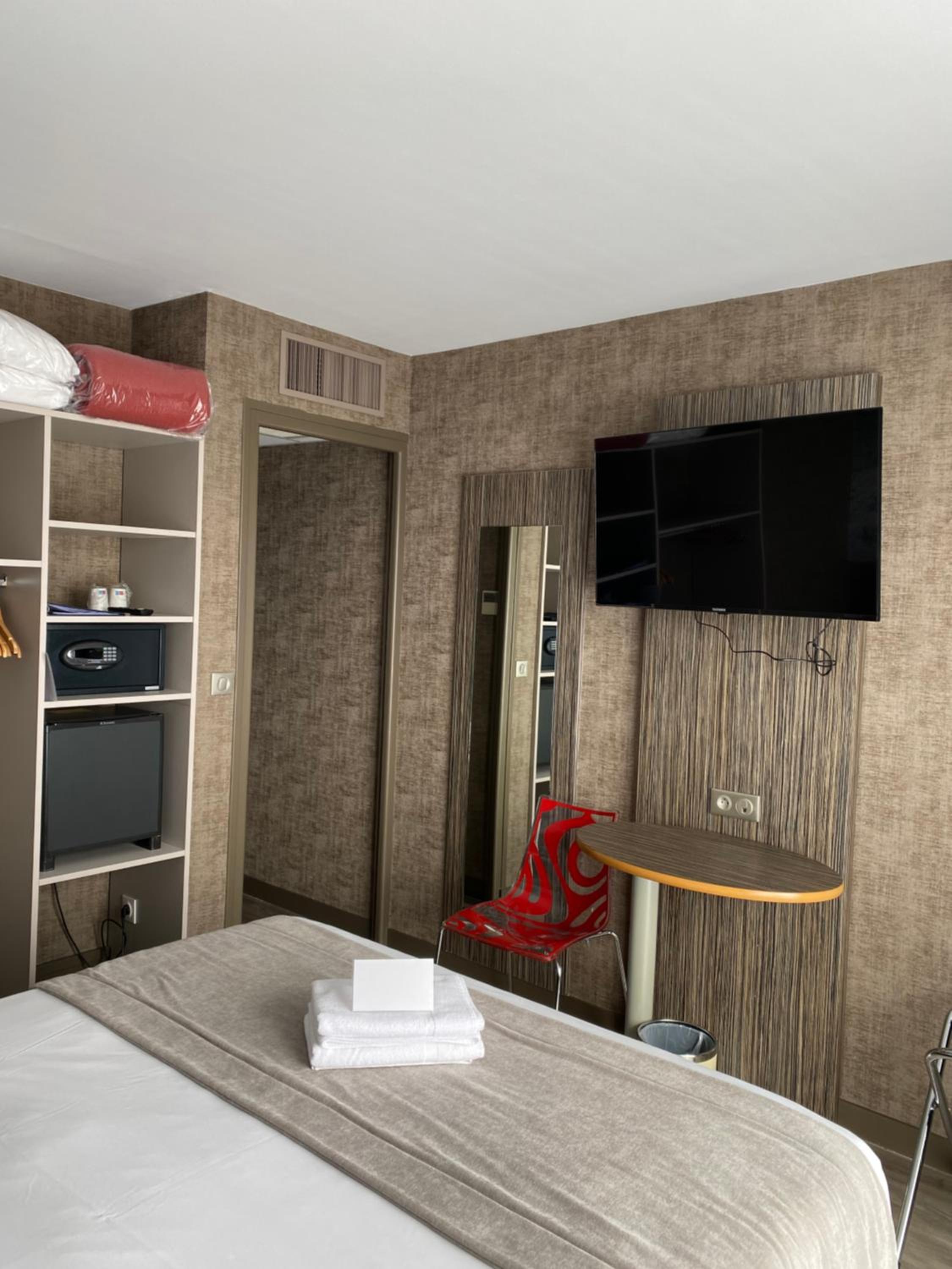 Elegance Double Room with Sea View - Photo 3
