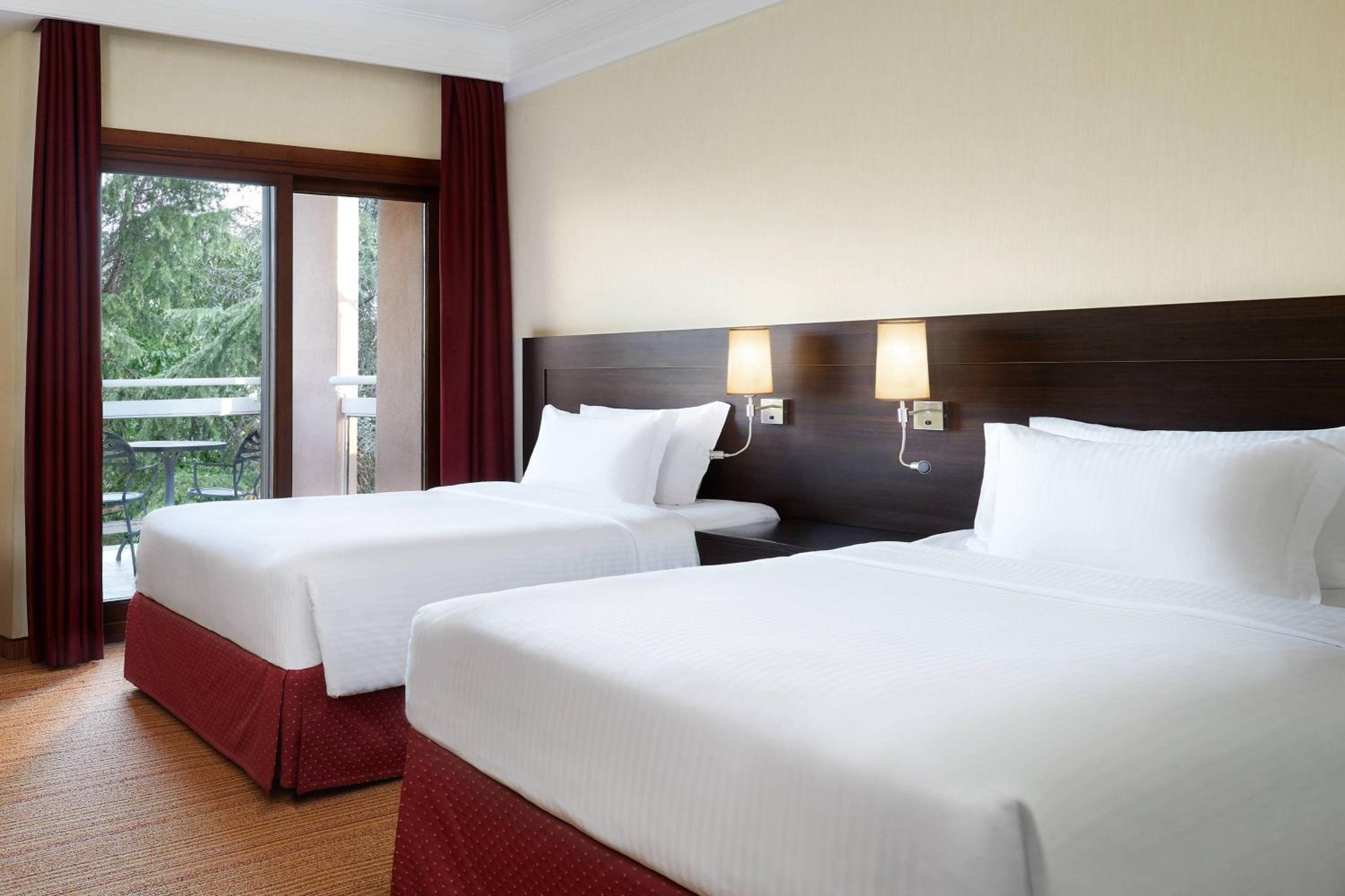 Guest room, 2 Twin/Single Bed(s), Sofa bed, Balcony
