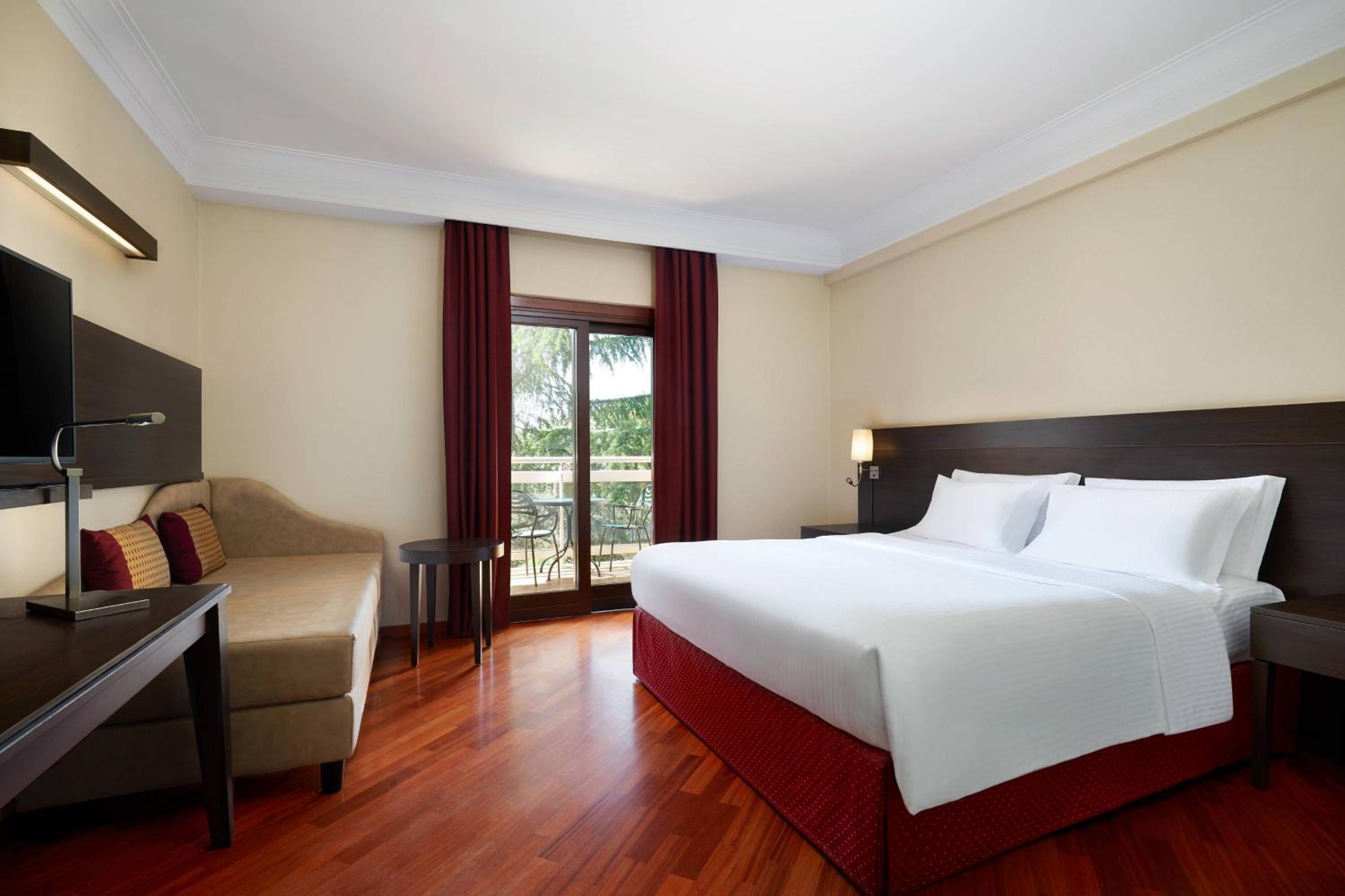 King Room with Sofa Bed and Balcony