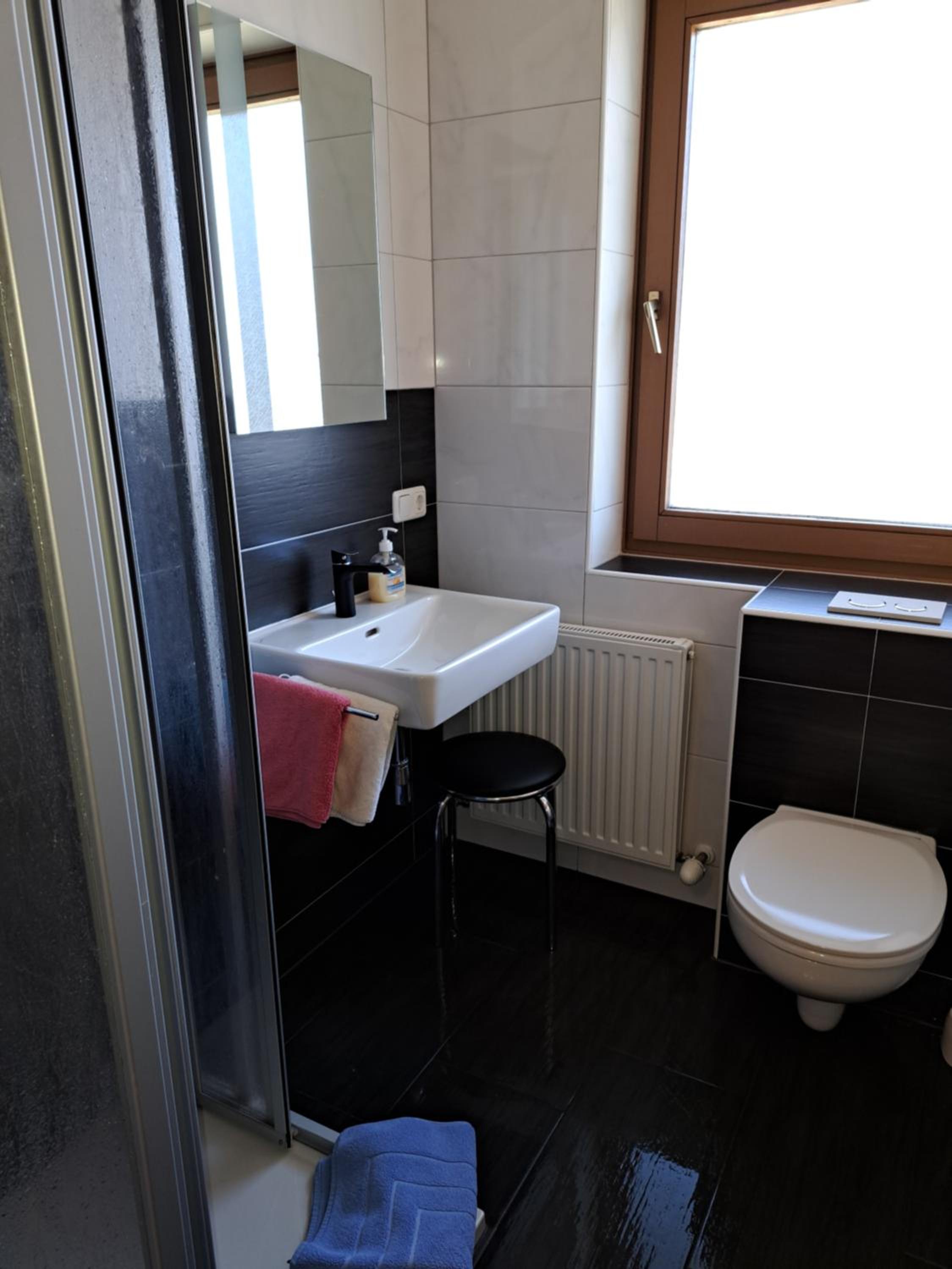 Apartment with Balcony - Photo 3
