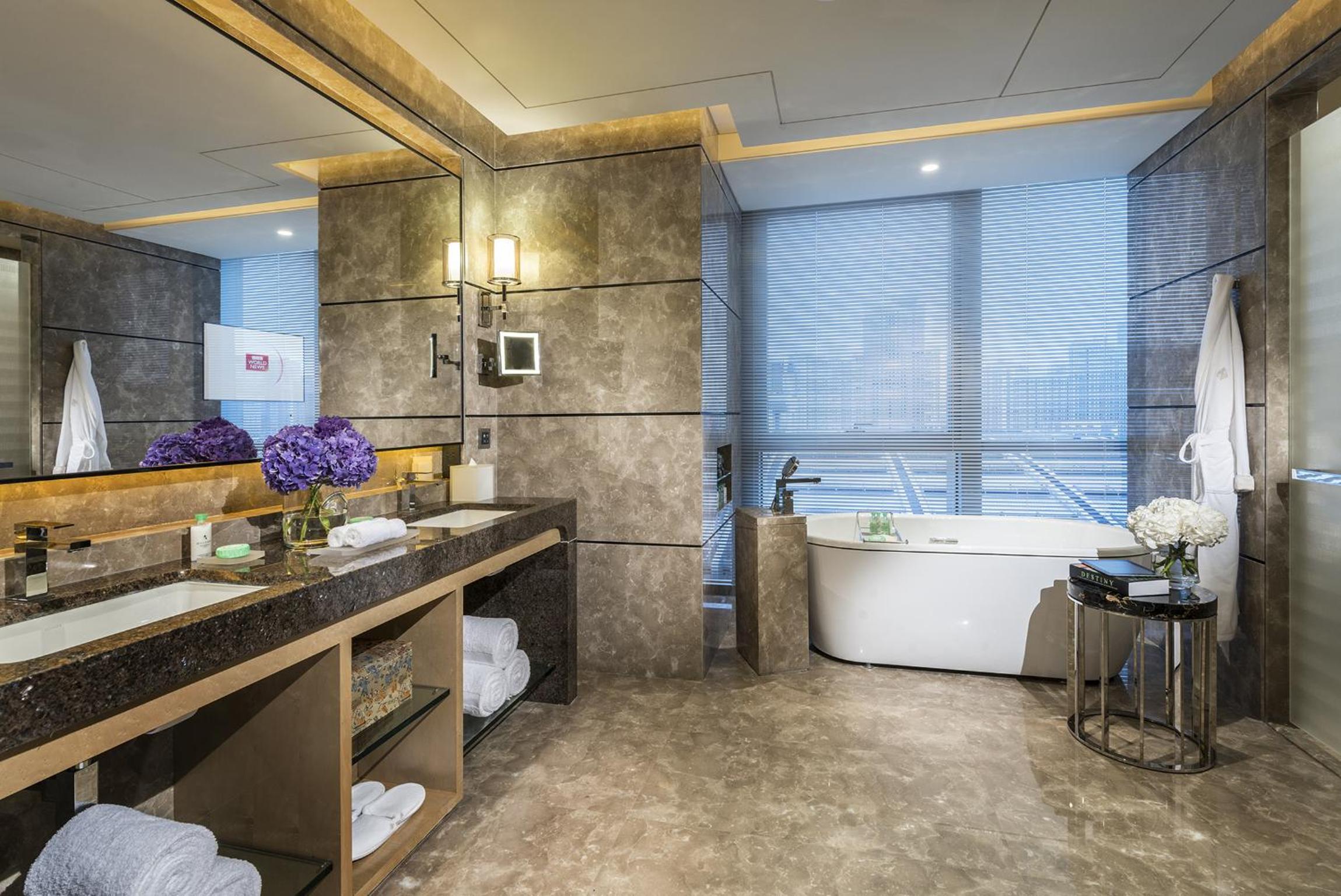 Executive Suite with Two Double Beds photo 2