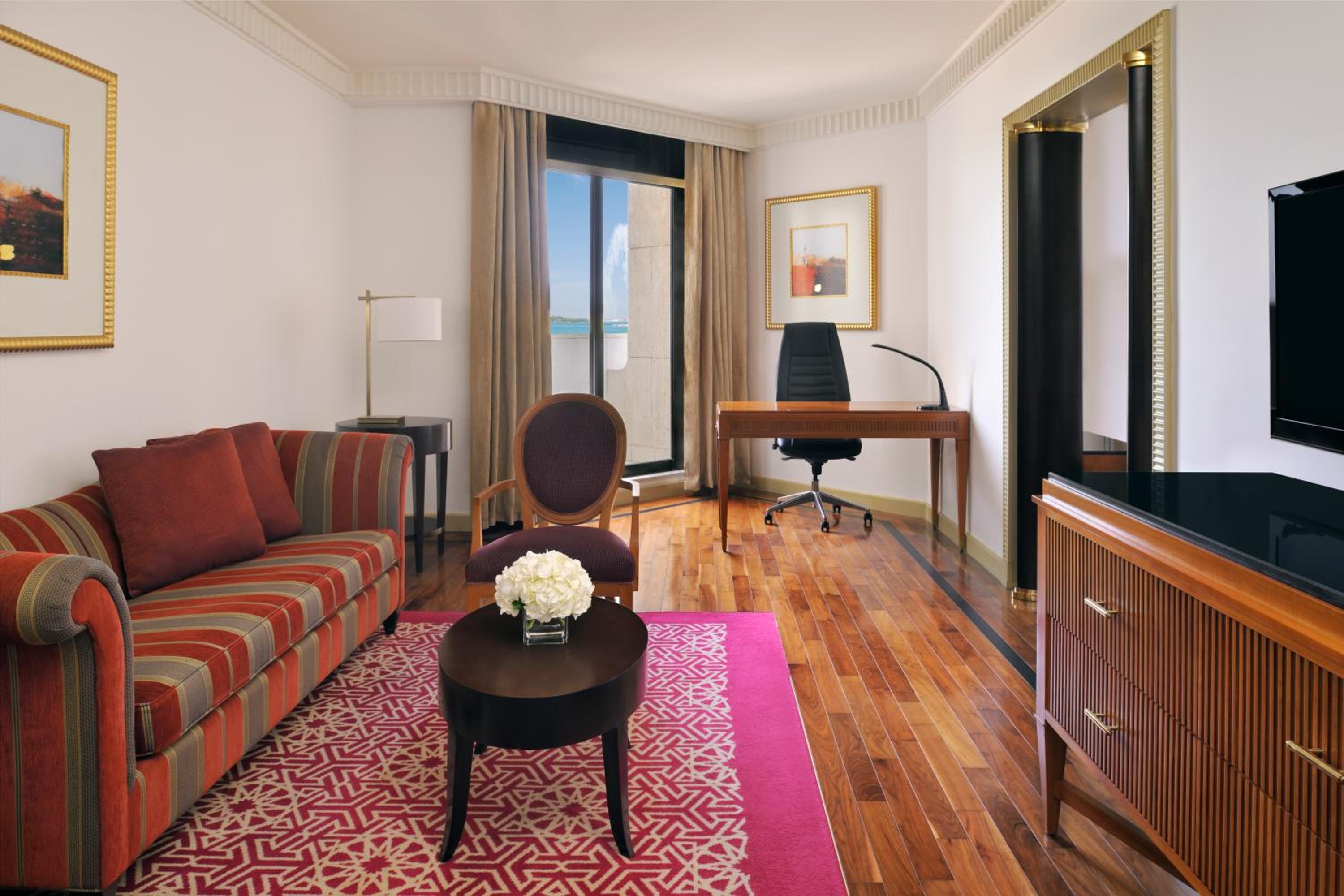 One-Bedroom Suite with Sea View