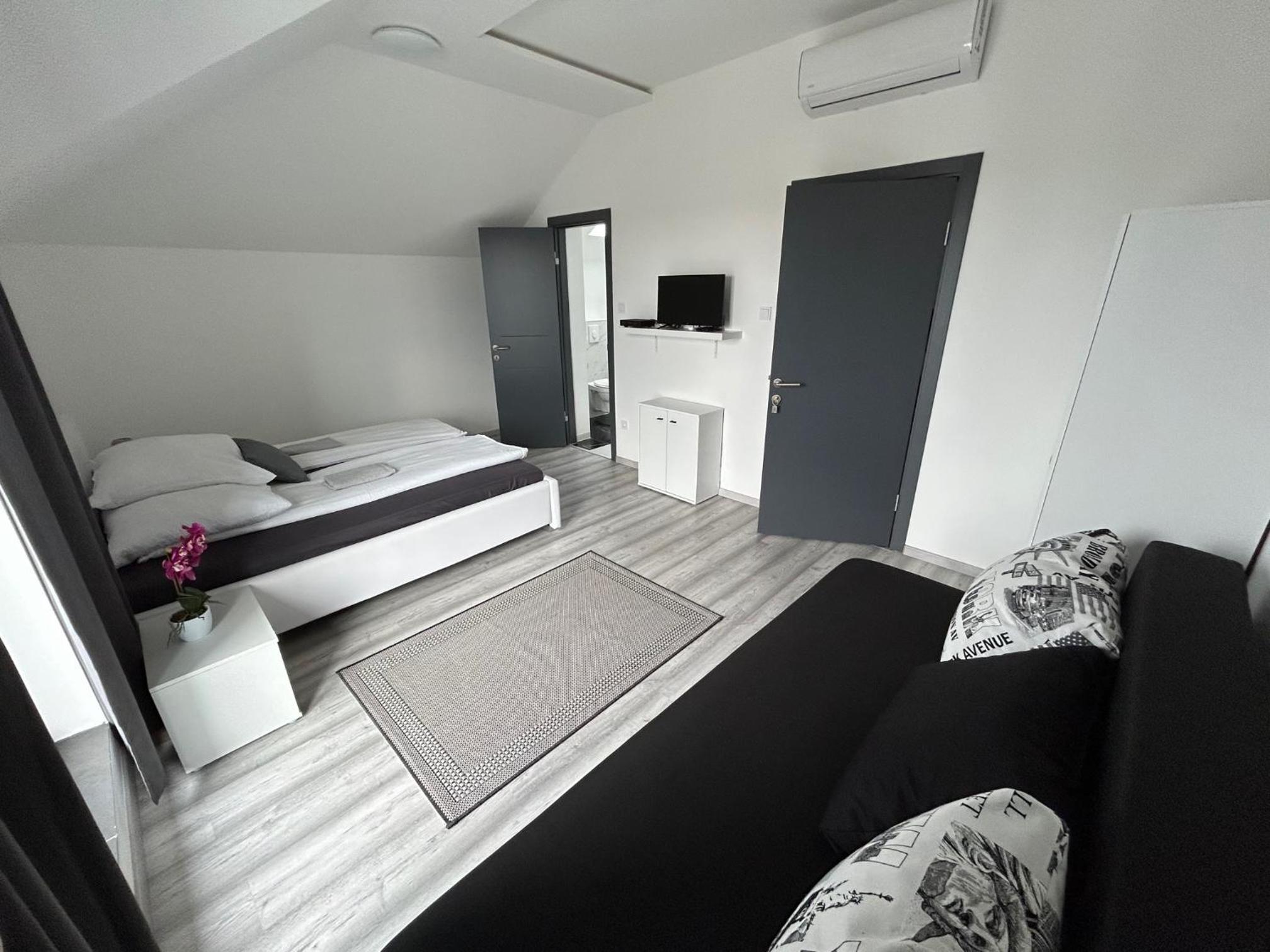 Apartment - Photo 11