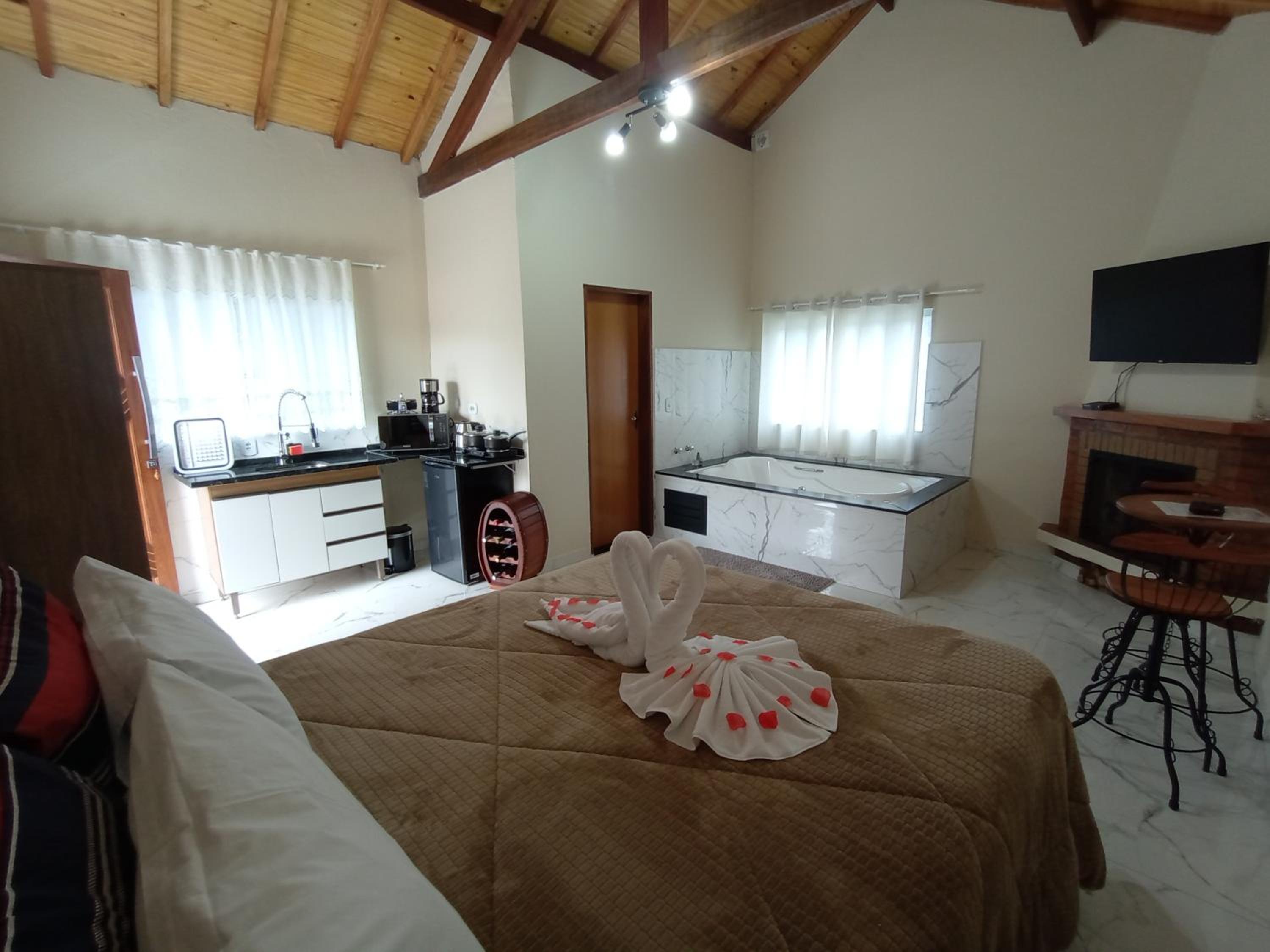 Suite with Hot Tub photo 1