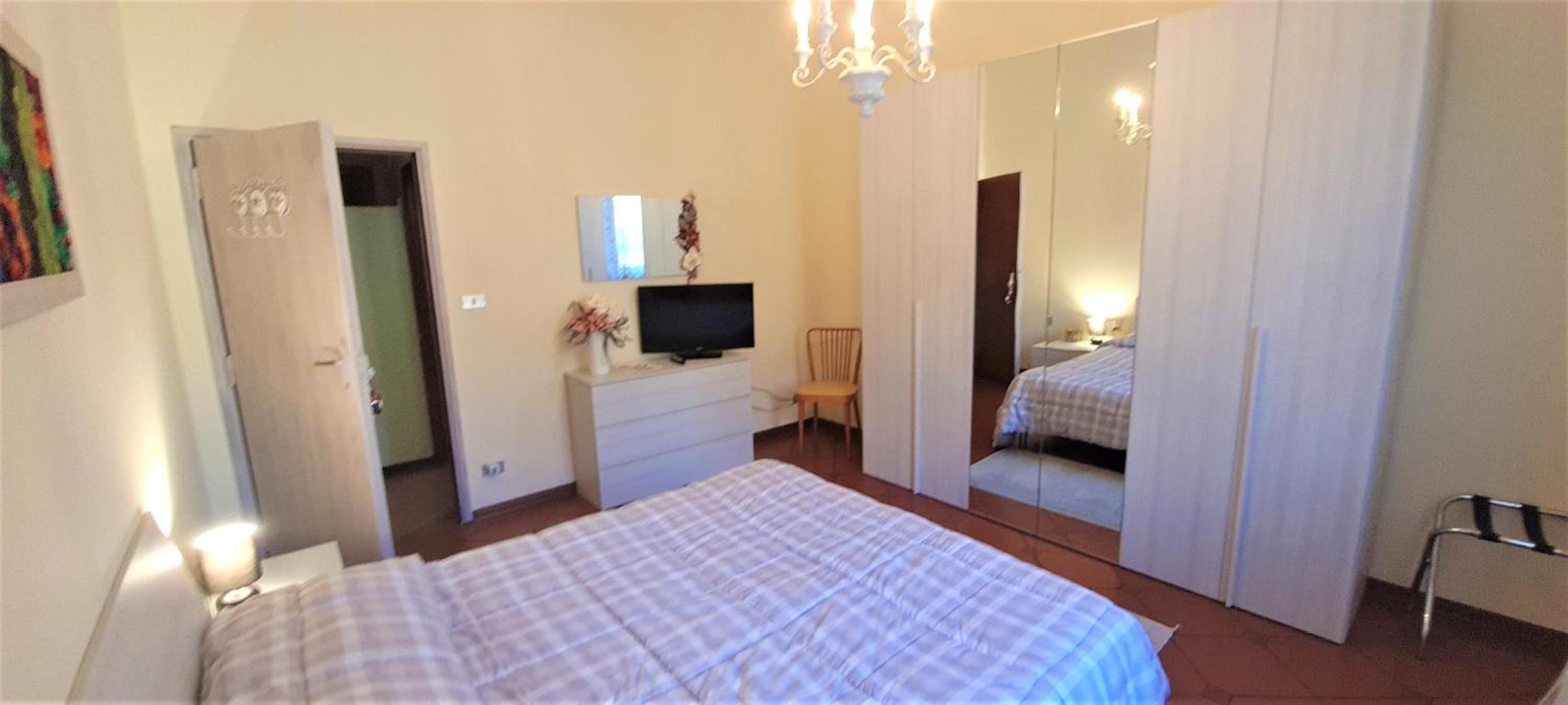 Double Room with Private External Bathroom - Photo 3