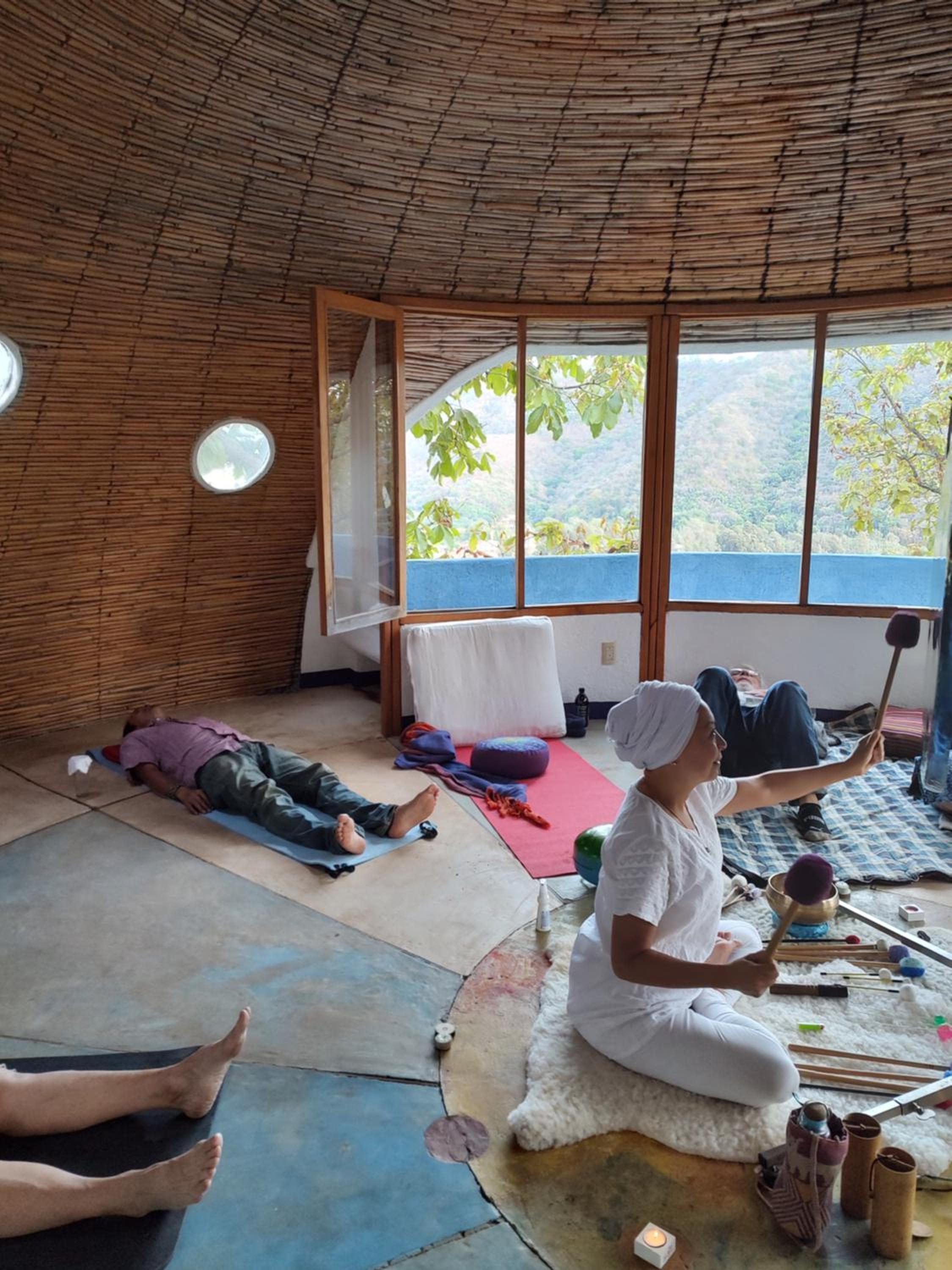 Standard Twin Room with Mountain View photo 2