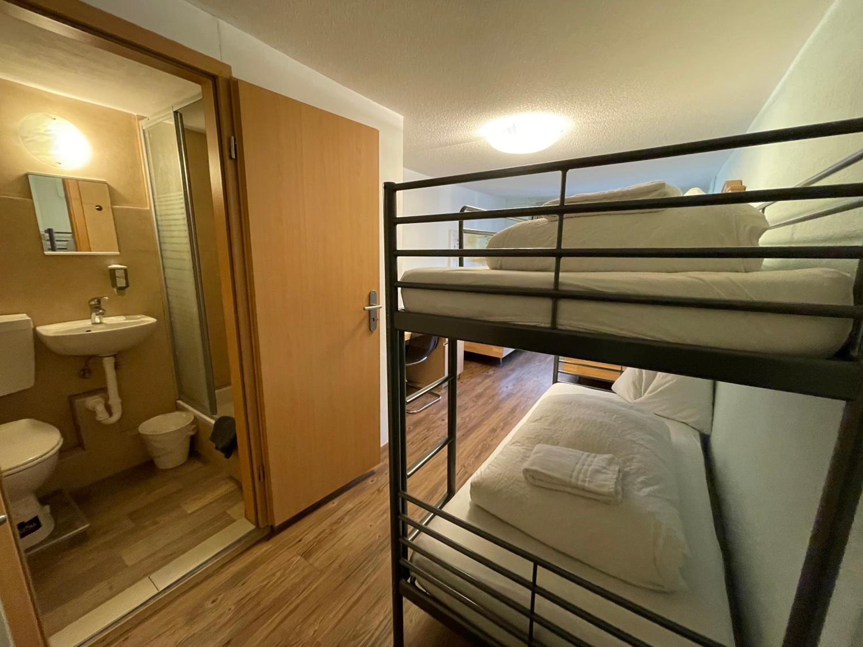 Quadruple Room With Shower photo 2