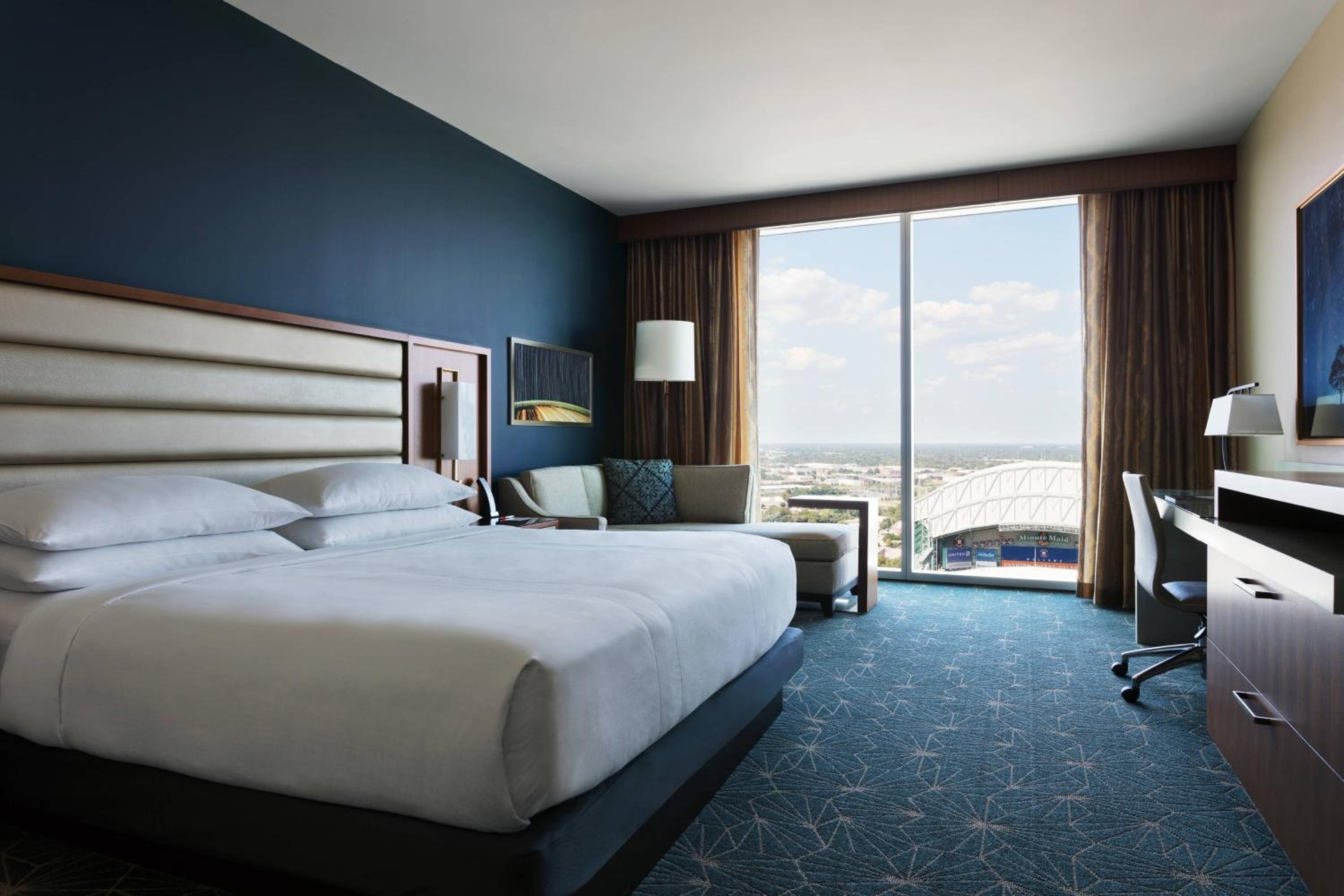 Guest Room with King Bed photo 3