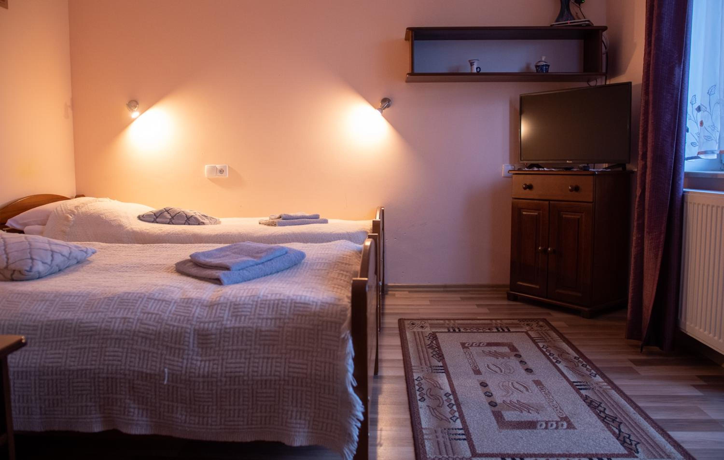 Double or Twin Room - Photo 4